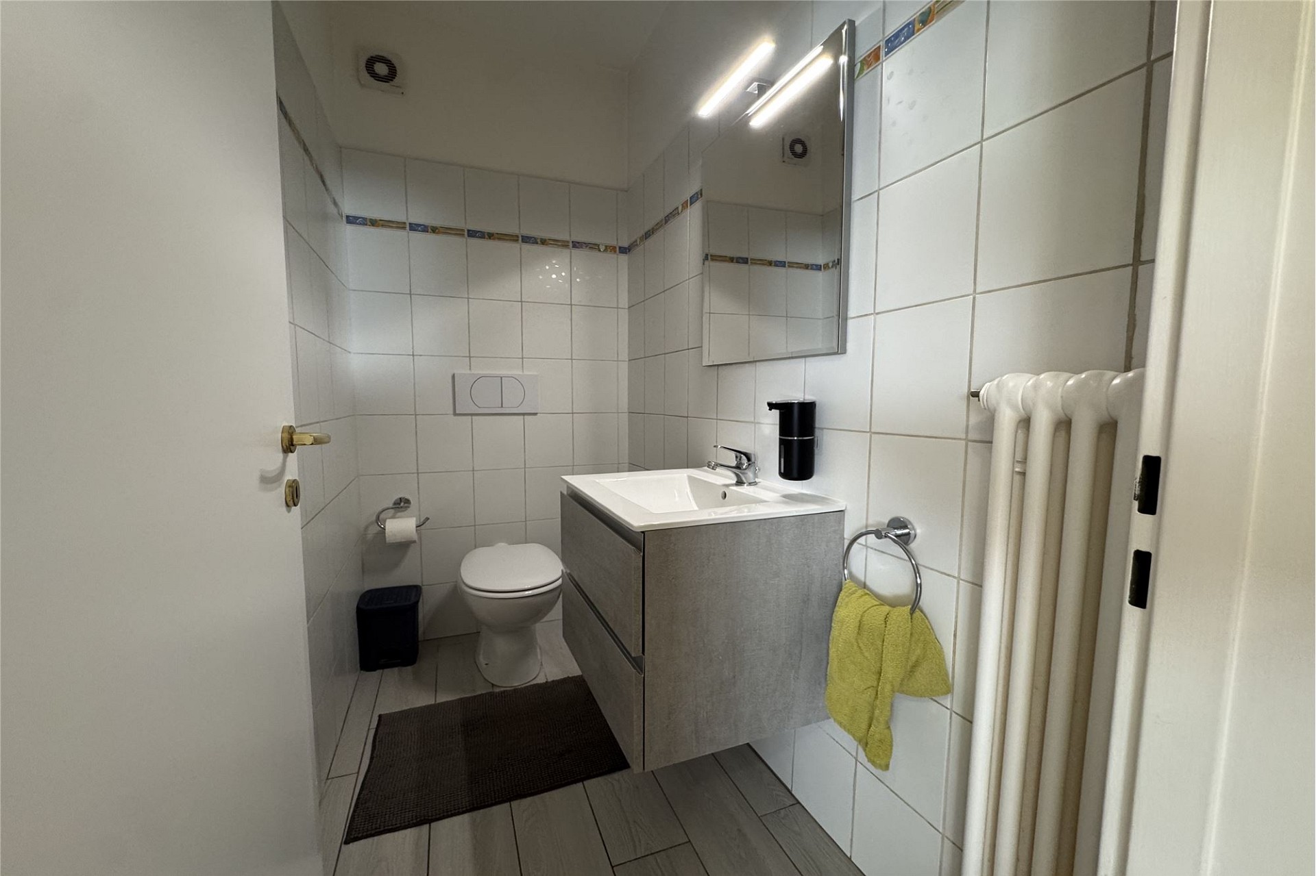 Kleines, modernes Gäste-WC