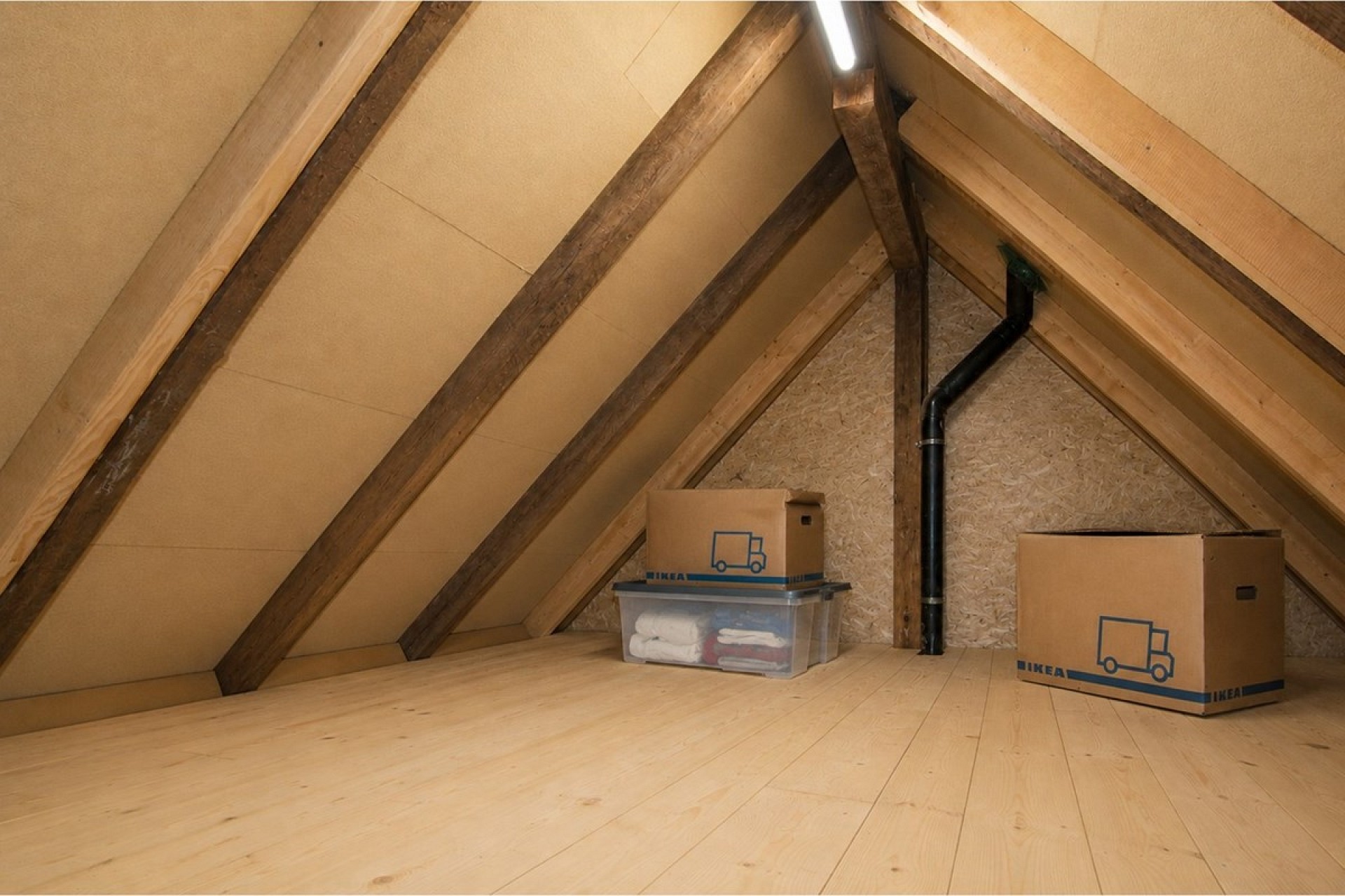 Dachboden mit Holzträgern