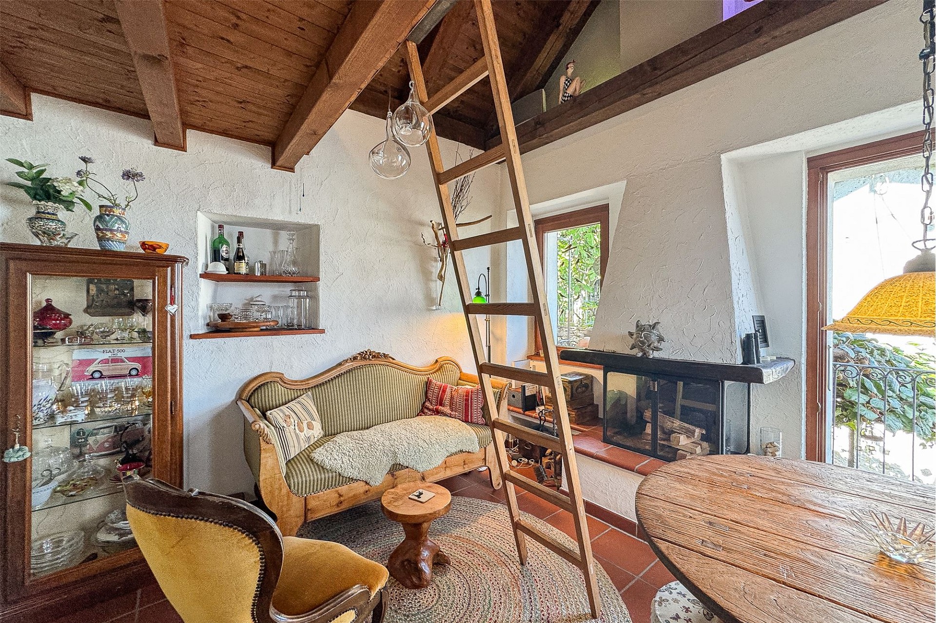 Gemütliches Wohnzimmer mit rustikalem Charme