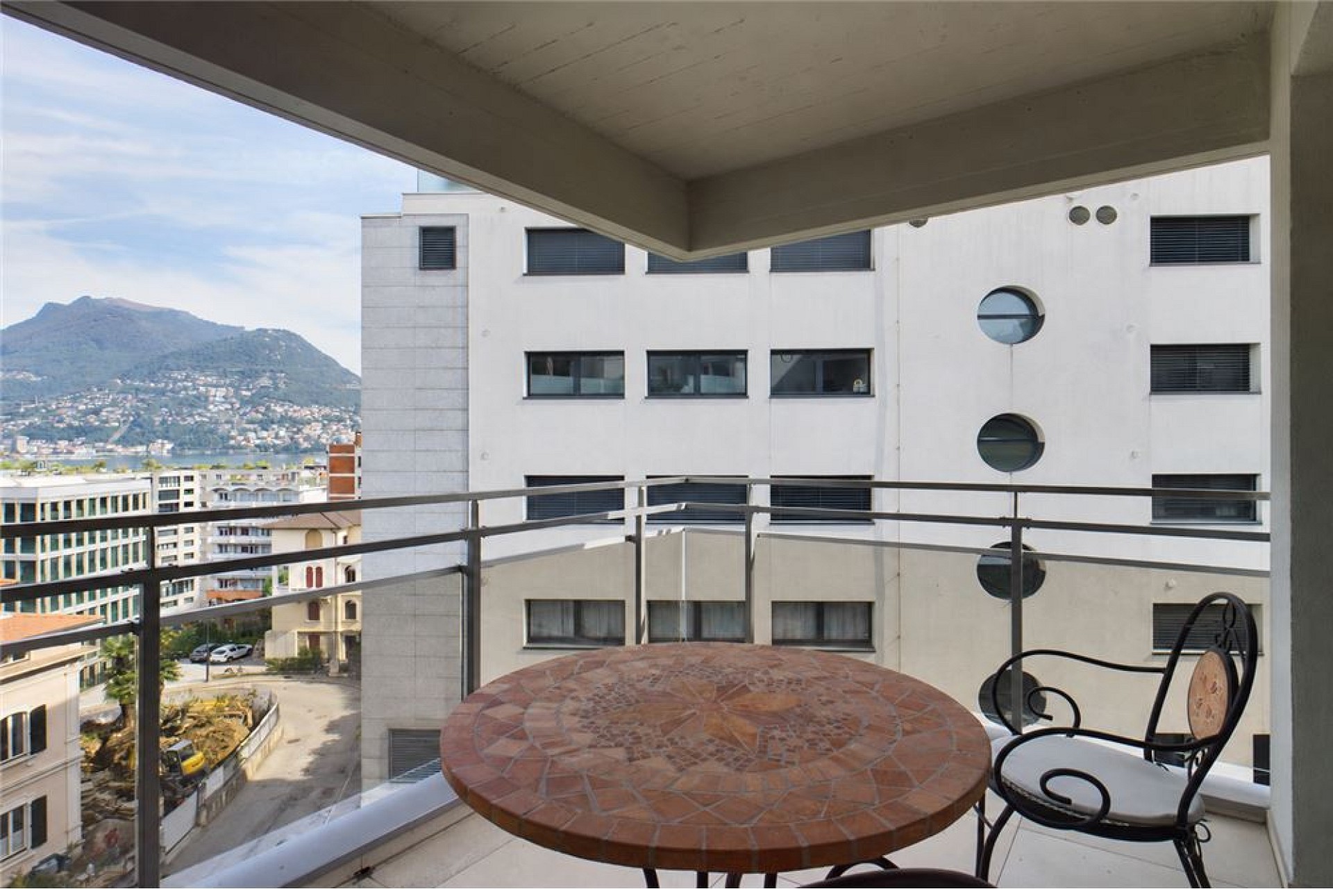 Balkon mit Bergblick