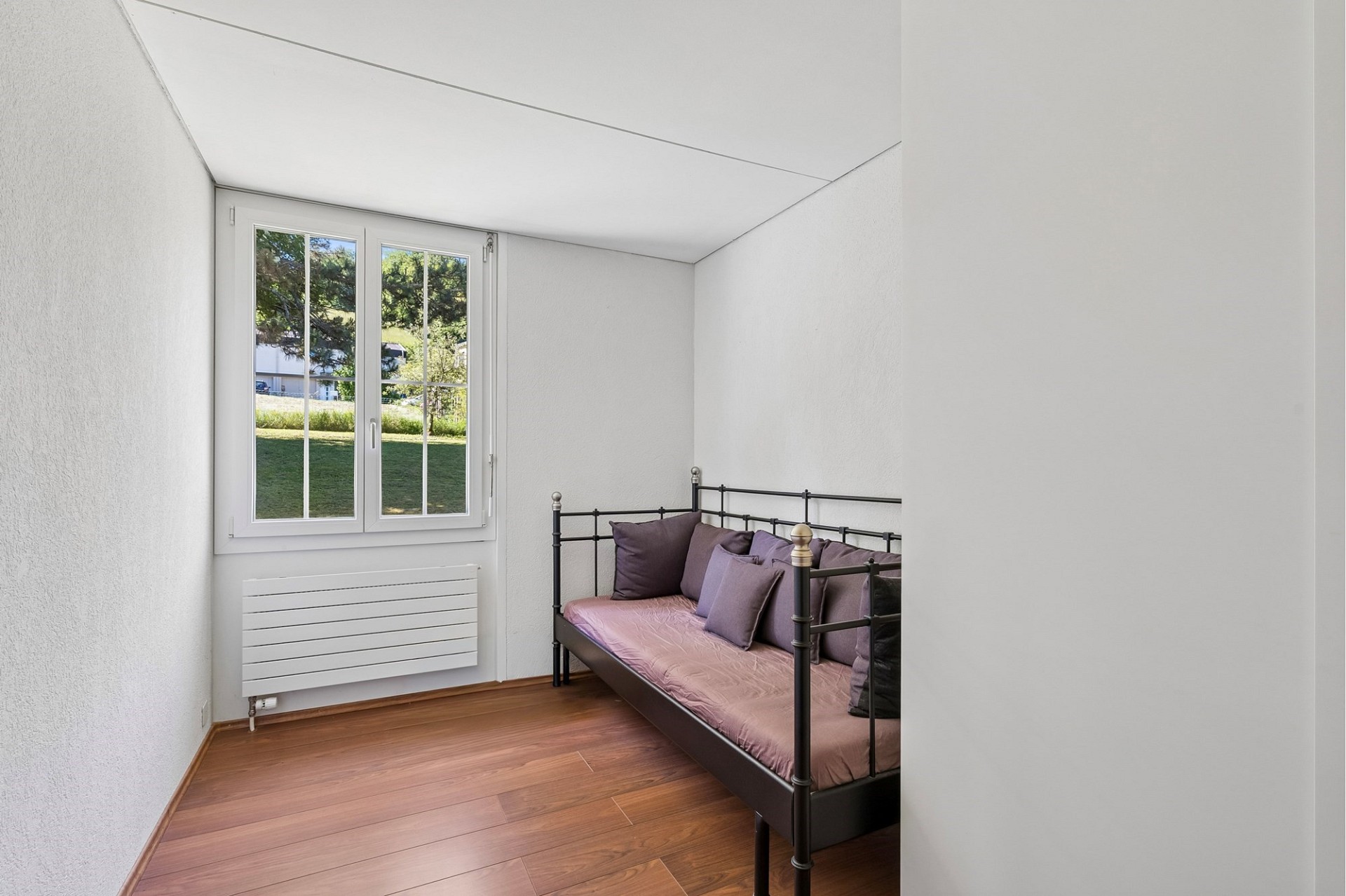 Helles Schlafzimmer mit Tageslicht