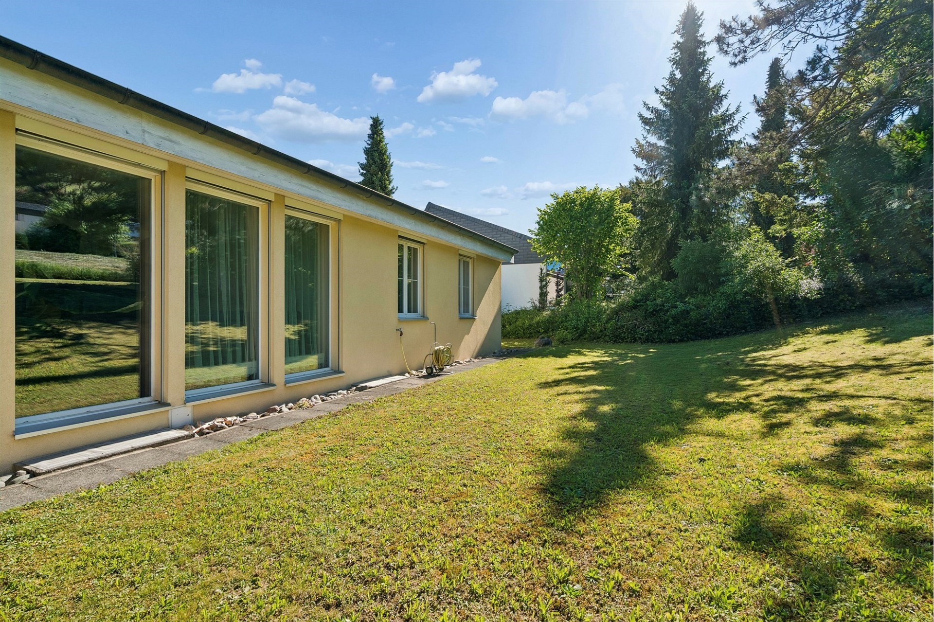 Haus mit großem Garten