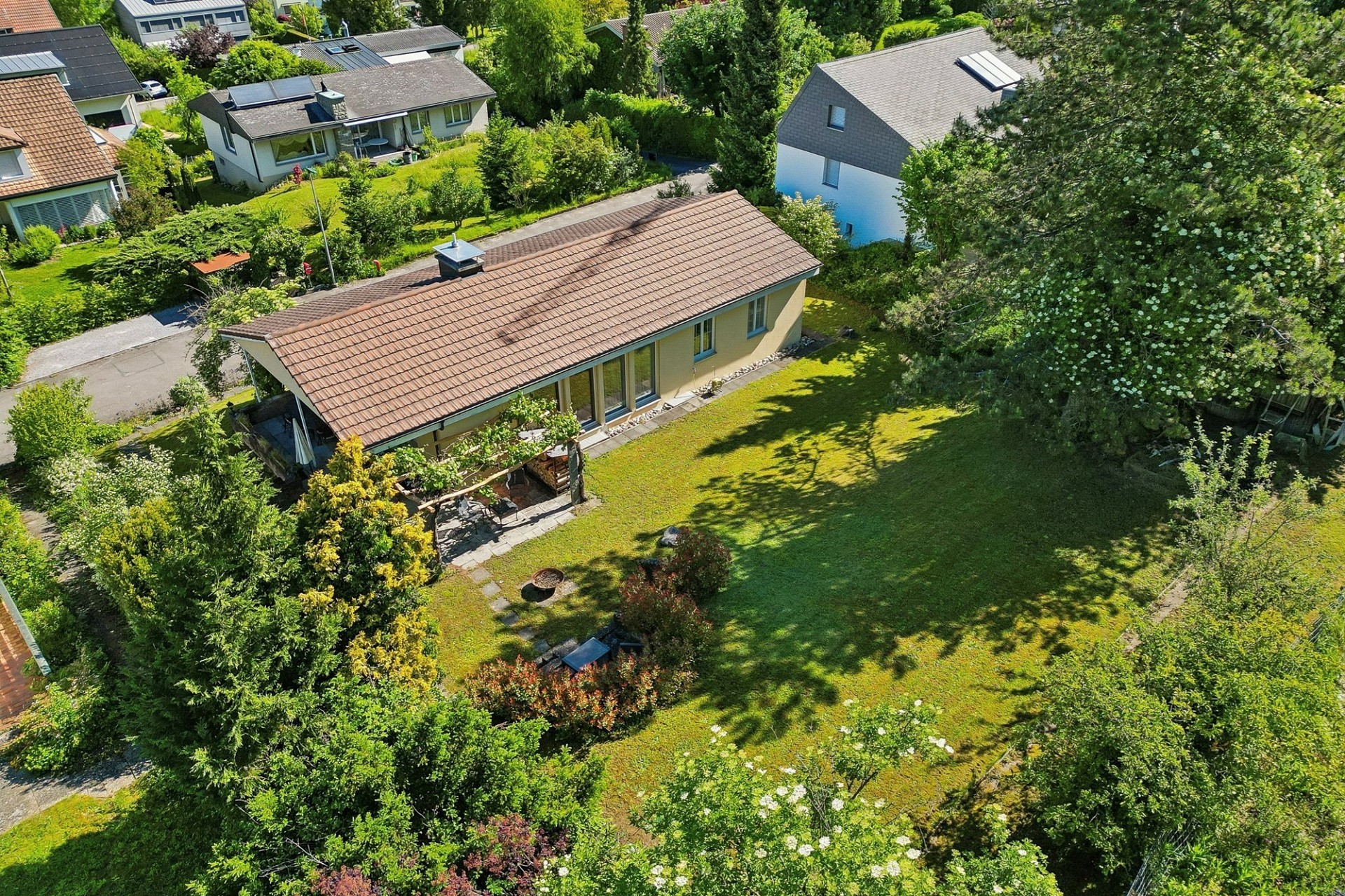 Einfamilienhaus mit großem Garten