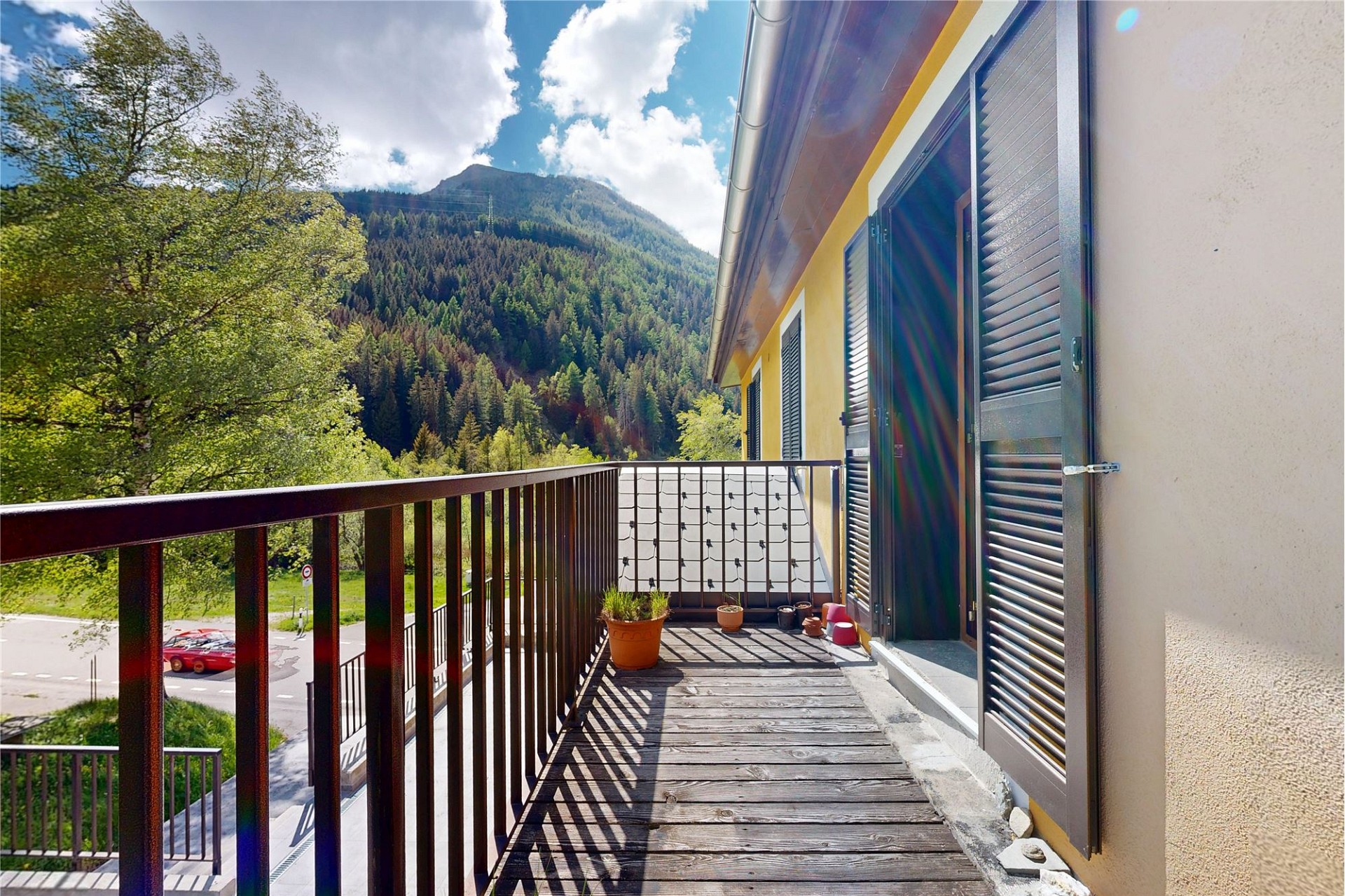 Balkon mit Bergblick