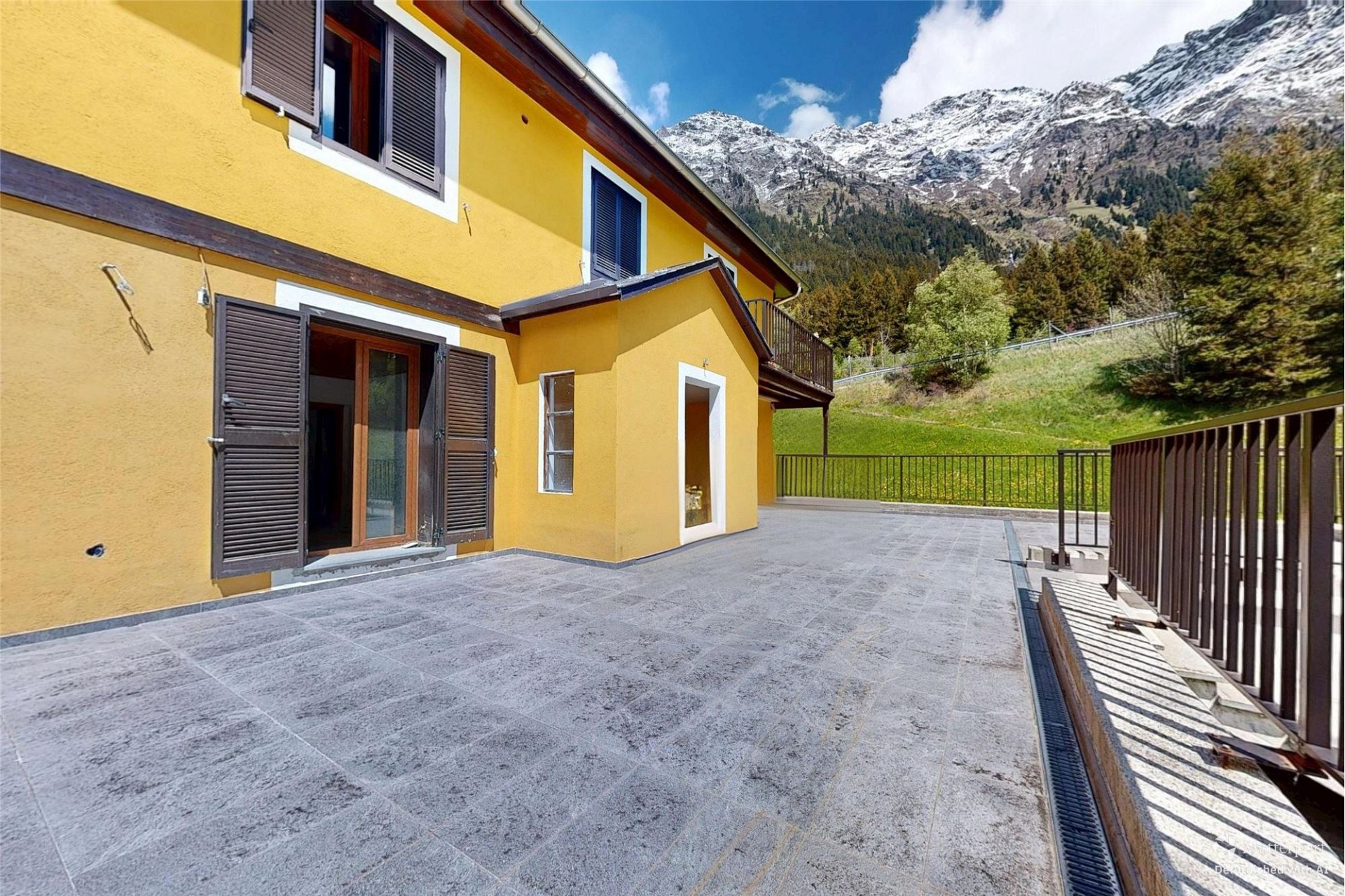 Terrasse mit Bergblick