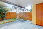 Terrasse mit Holzverkleidung und Sichtschutz