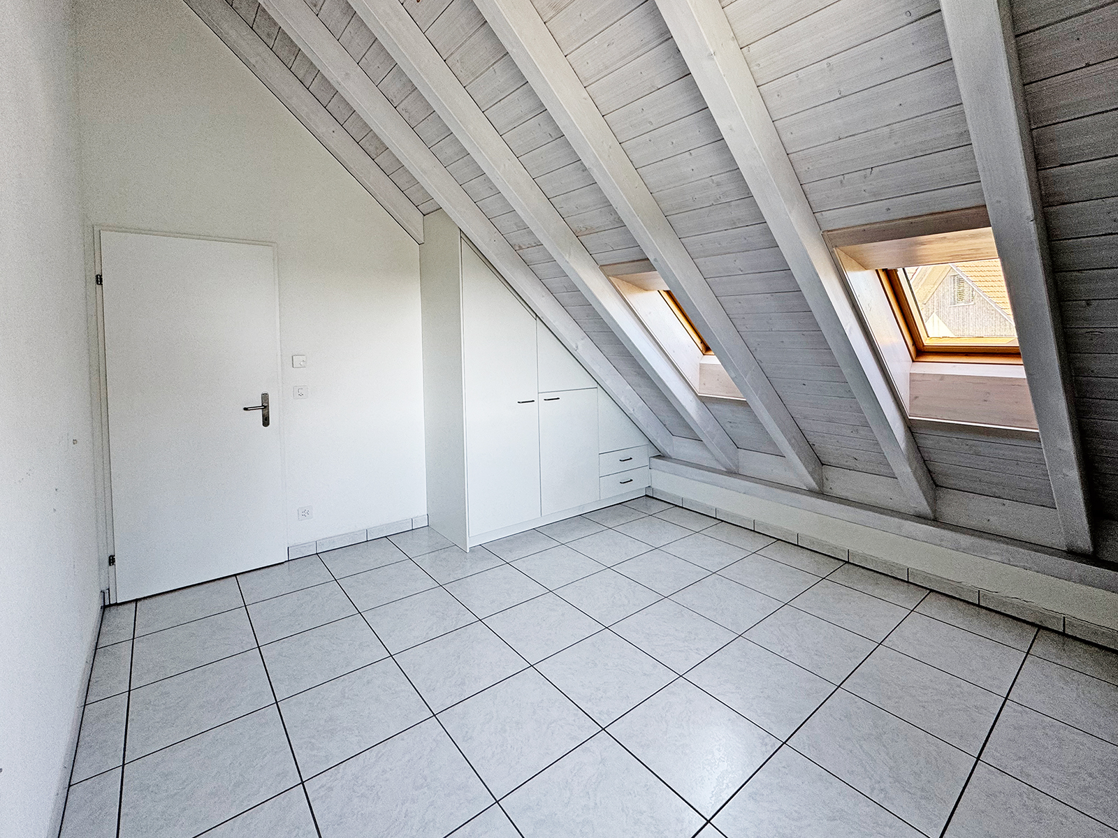 Ausgebauter Dachraum mit Einbauschrank