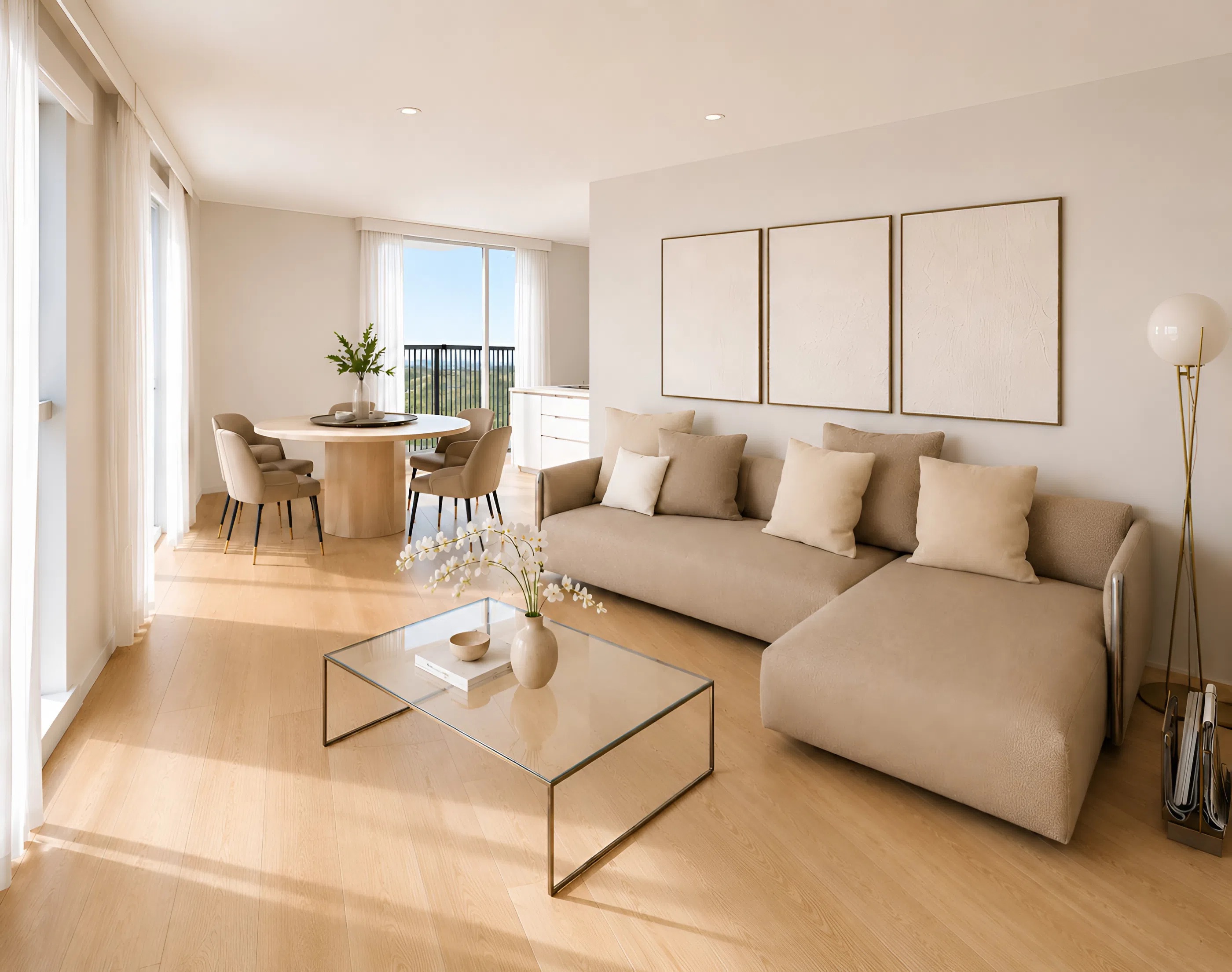 Helles, minimalistisches Wohn-Esszimmer mit Balkonblick