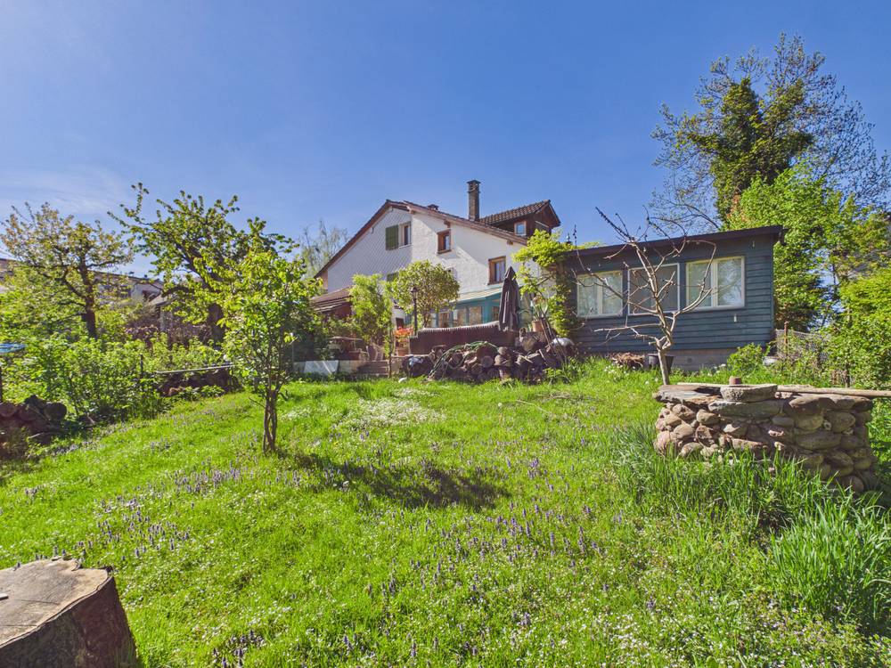 Gartenansicht eines Wohnhauses