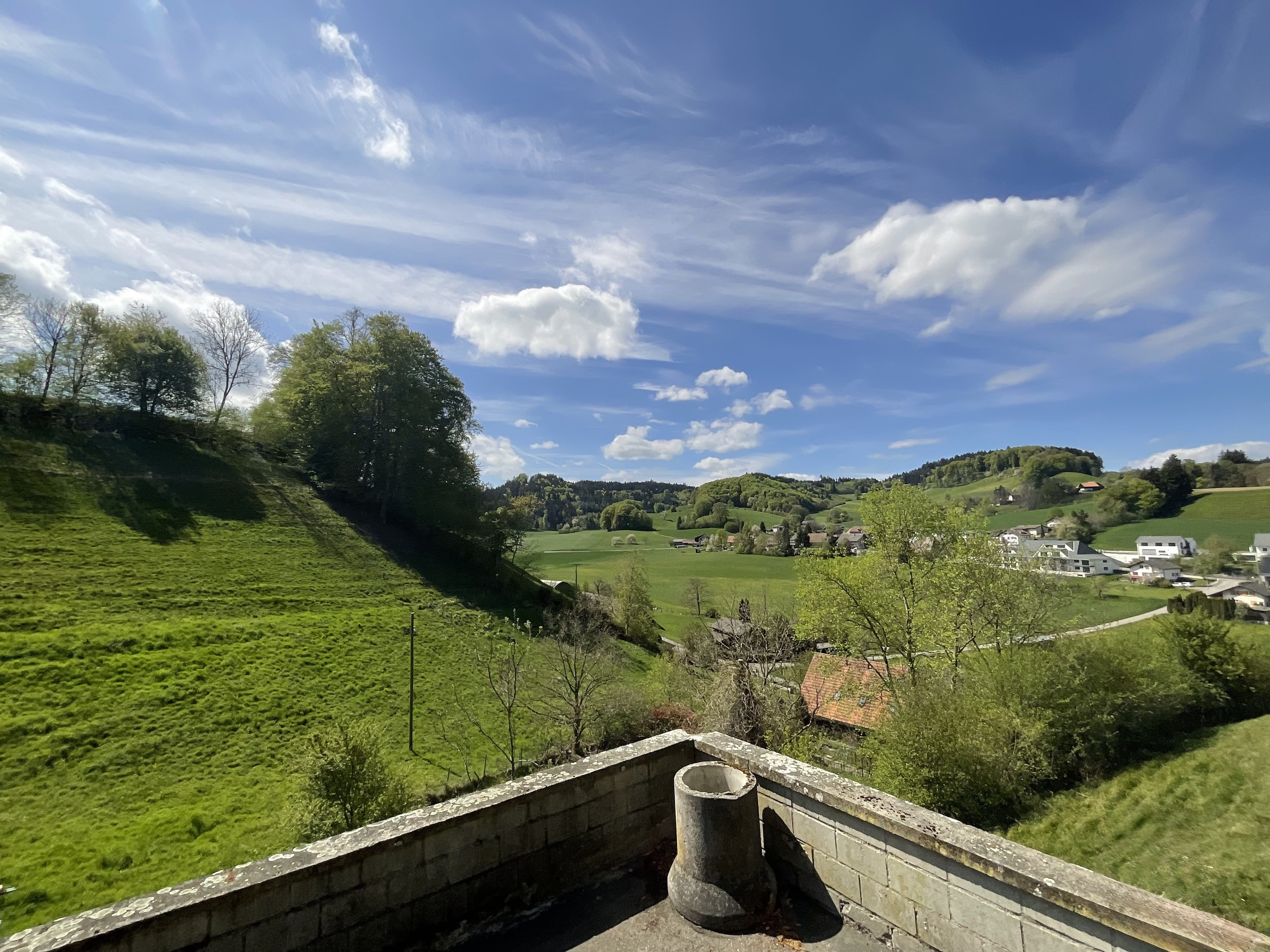 Ländliche Landschaft mit Talblick