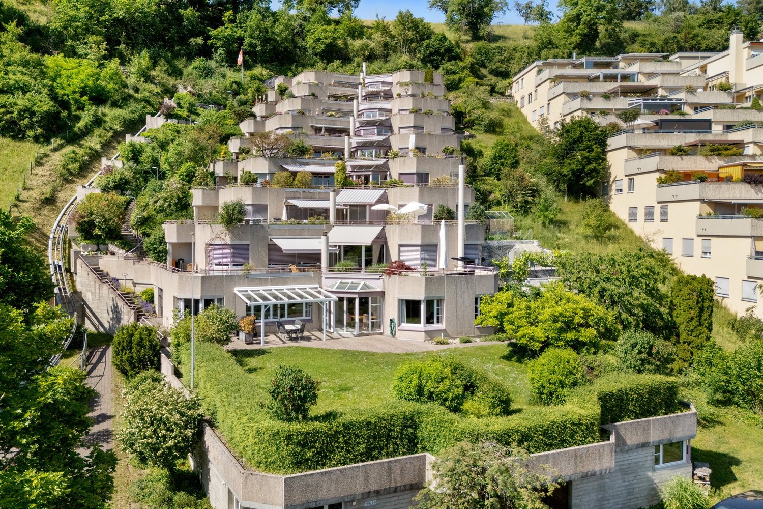 Terrassenartige Wohnanlage am Hang