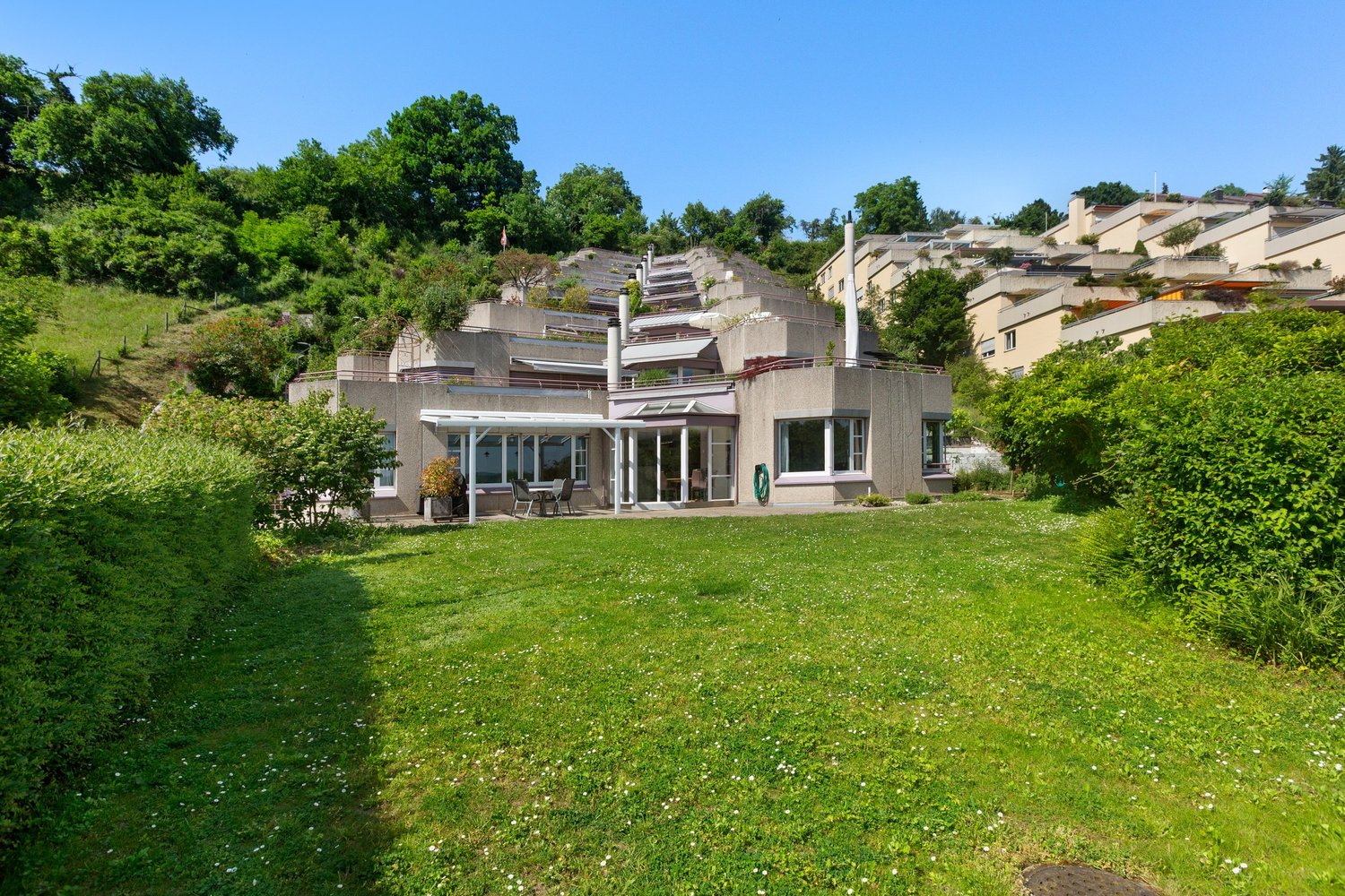 Terrassenhaus mit Gartenansicht