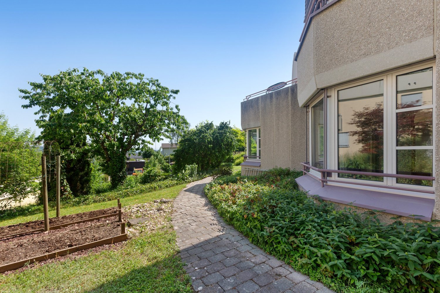 Gartenansicht eines Wohnhauses