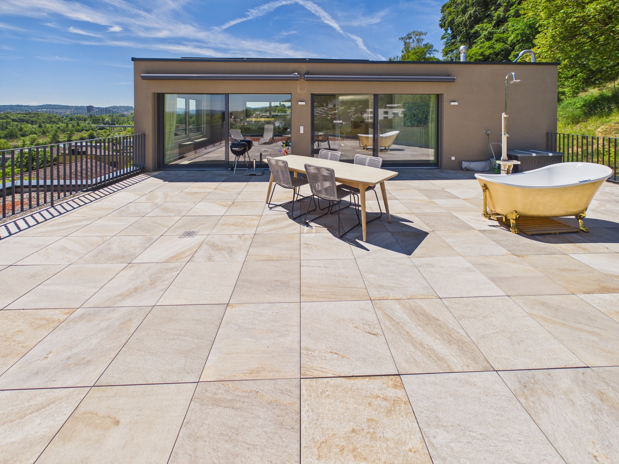 Große Dachterrasse mit Blick ins Grüne