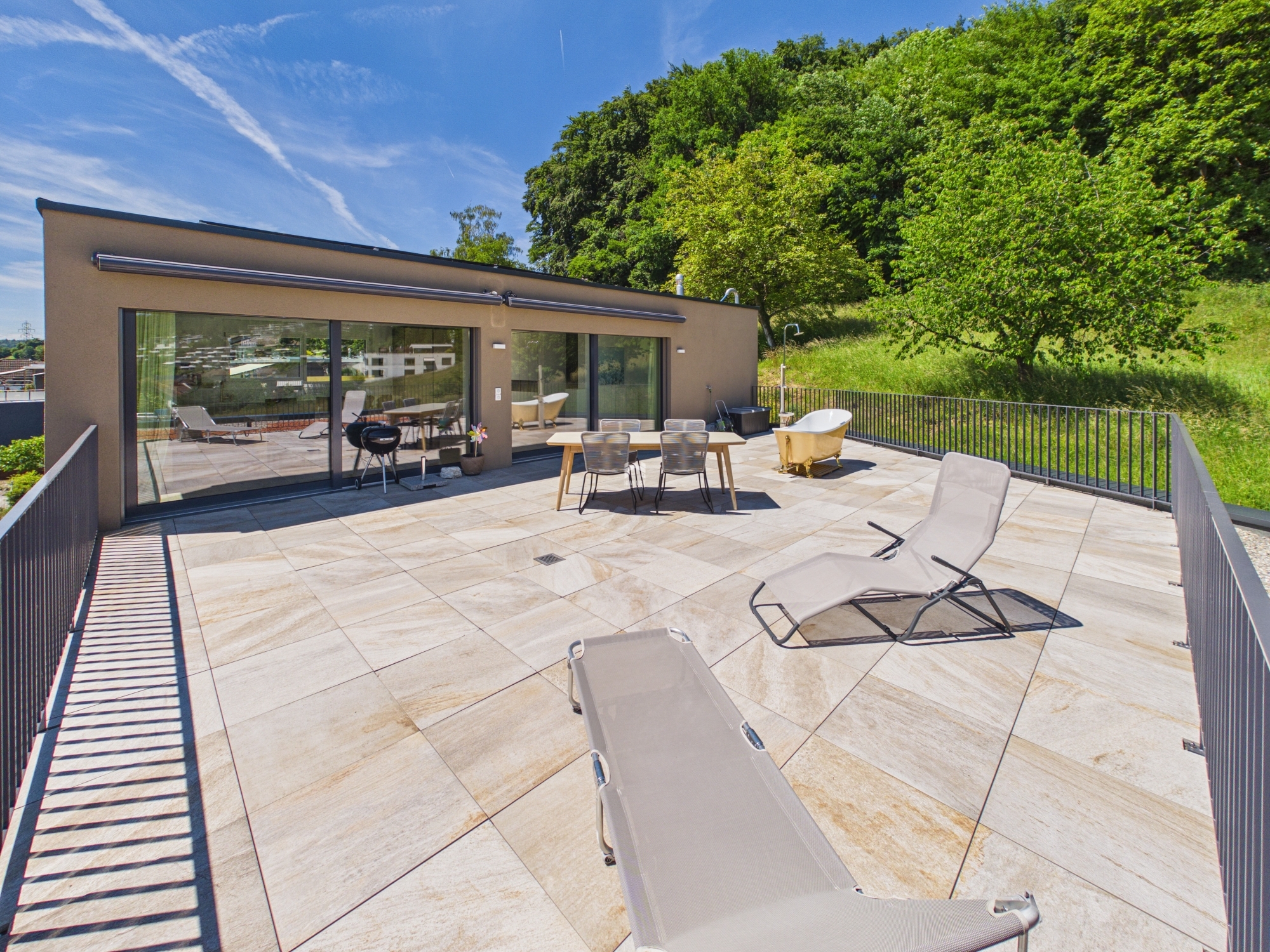 Dachterrasse mit Lounge-Möbeln