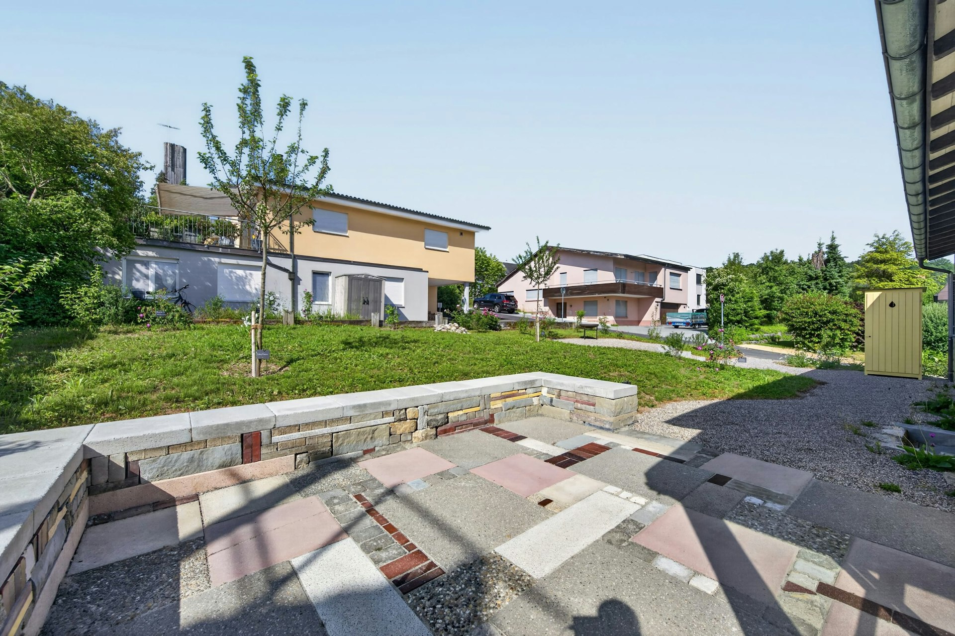 Wohnhaus mit Garten und Terrasse