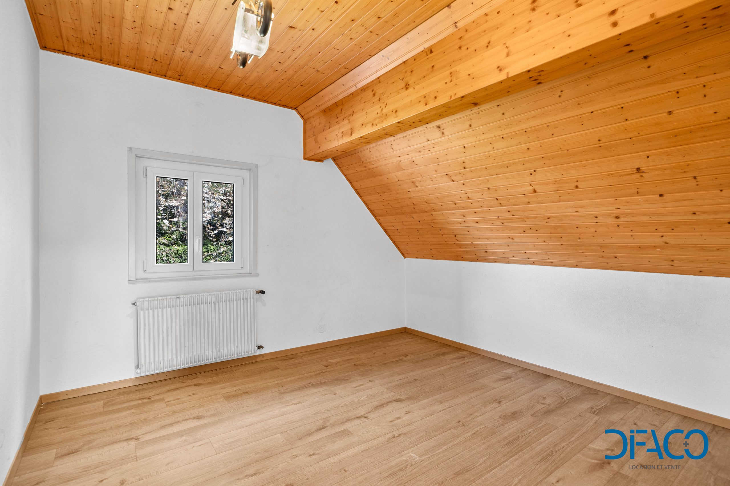 Ausgebauter Dachraum mit Holzdecke