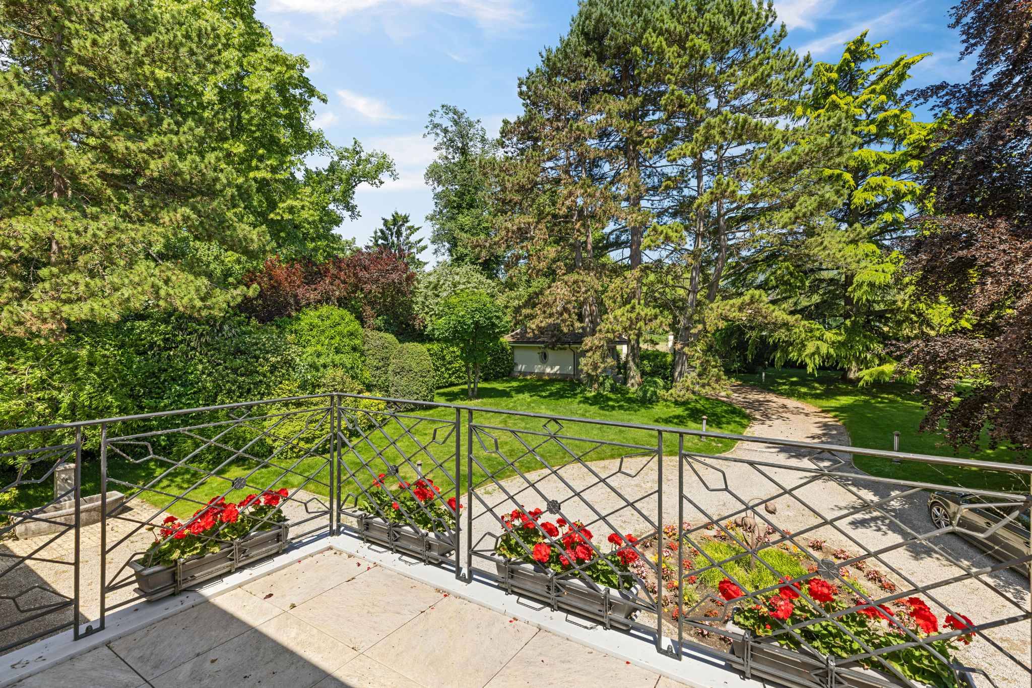 Balkon mit Blick in den Garten