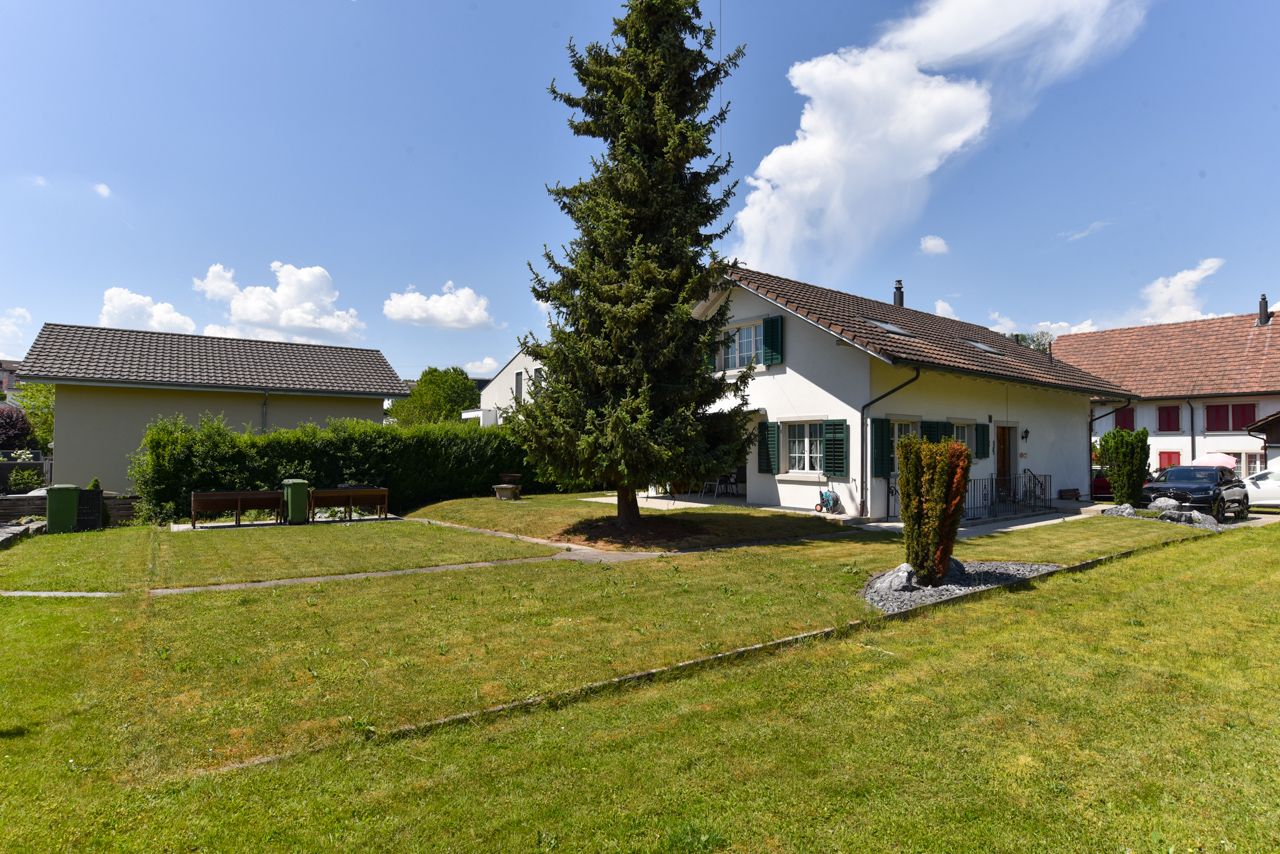 Einfamilienhaus mit großem Garten