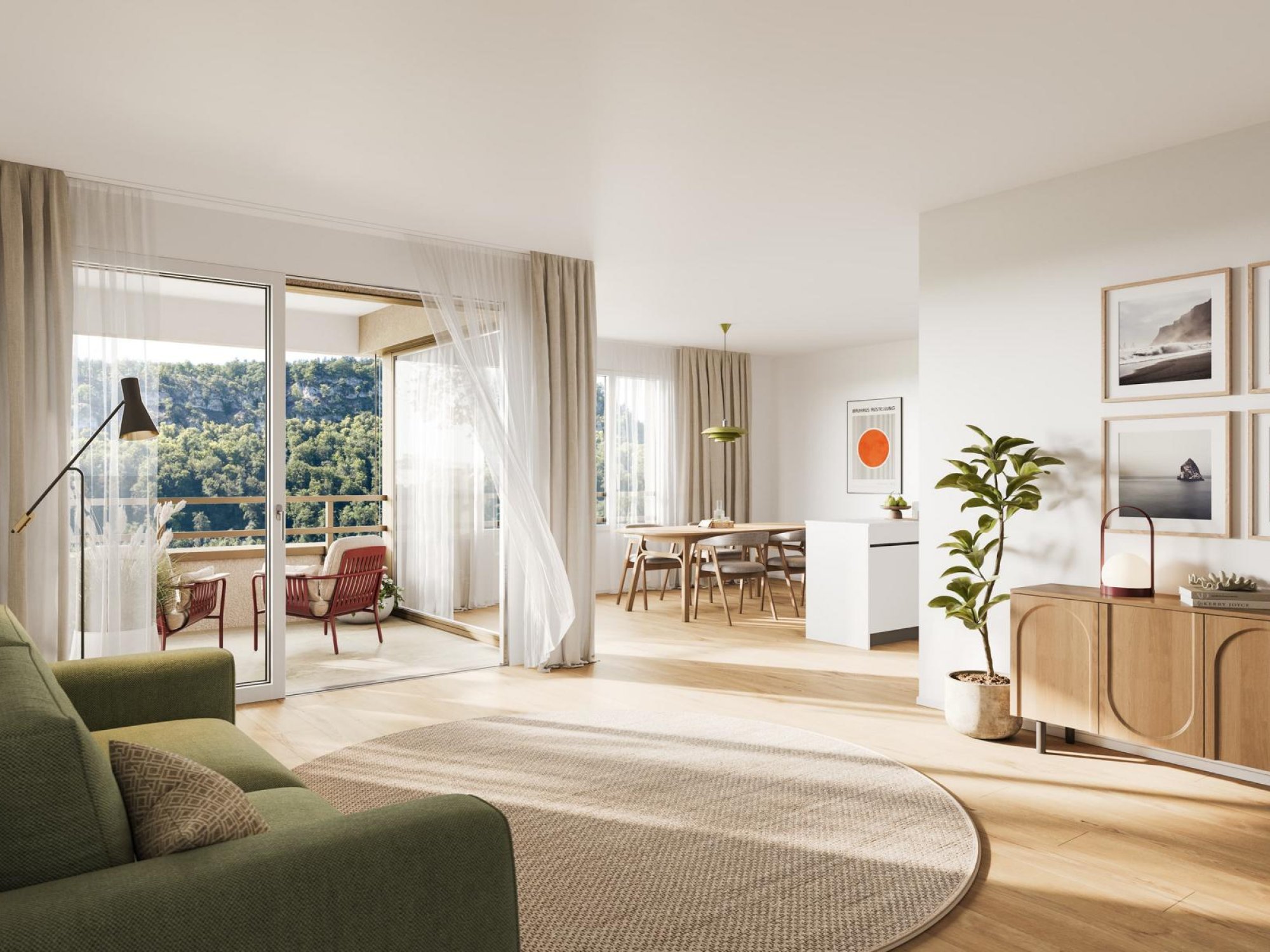 Helles, modernes Wohnzimmer mit Balkon und Blick ins Grüne