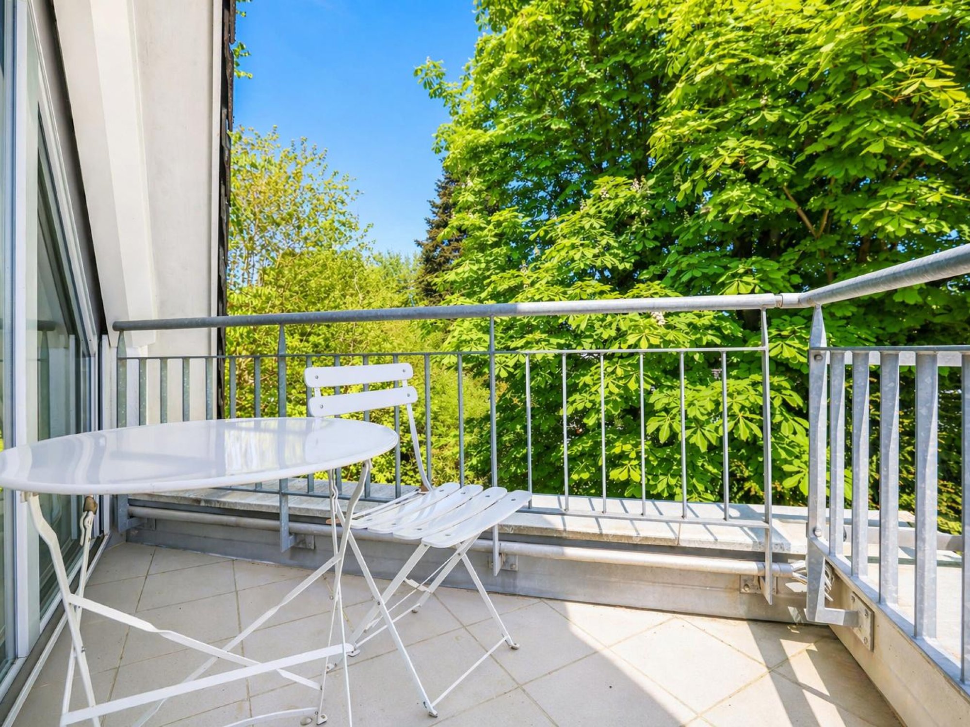 Balkon mit Blick ins Grüne