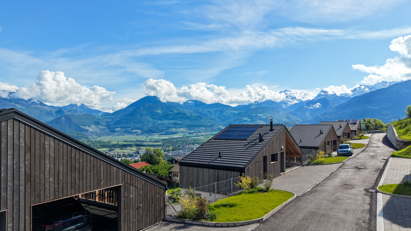 Berghang-Siedlung mit Chalet-Häusern