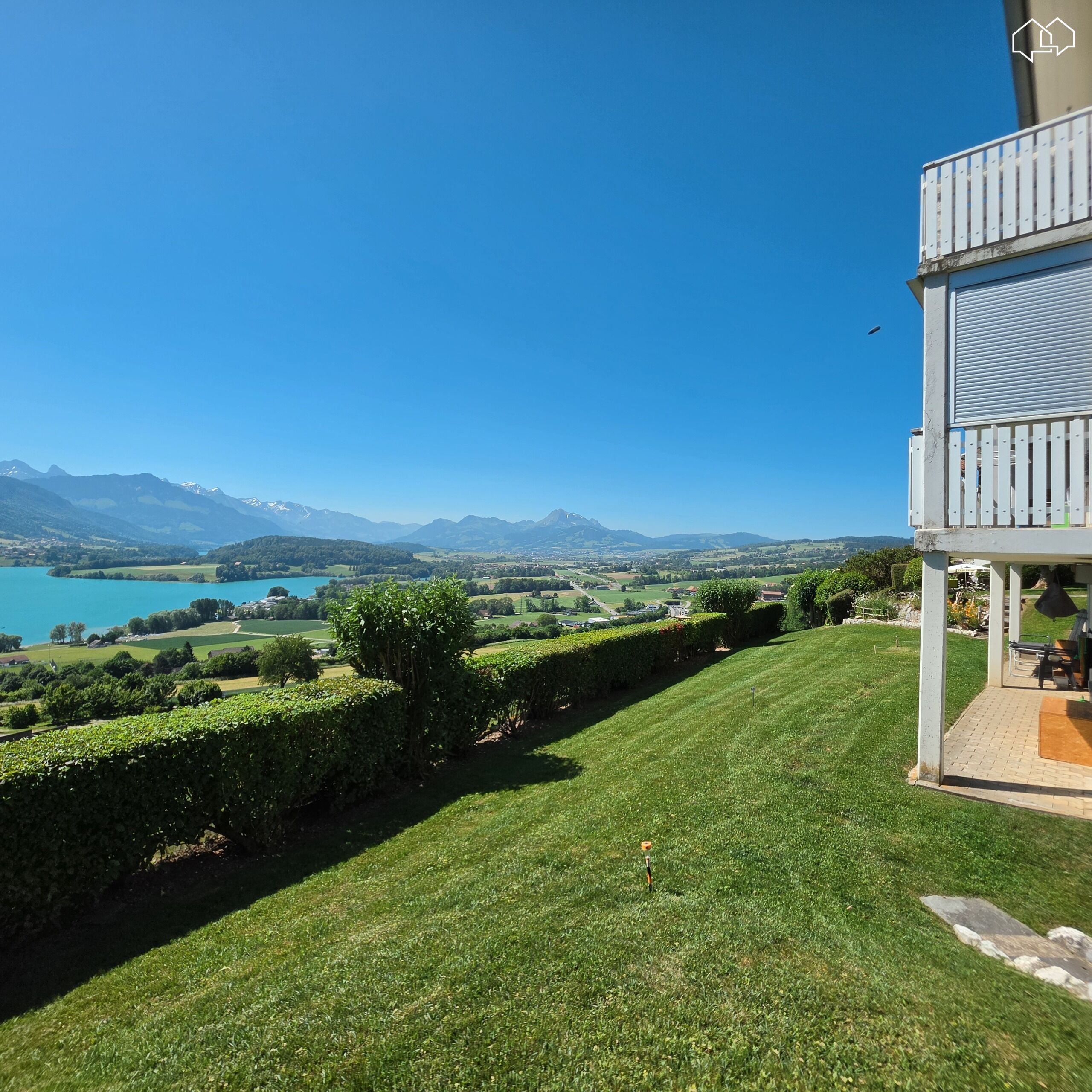 Seeblick mit Garten und Balkon