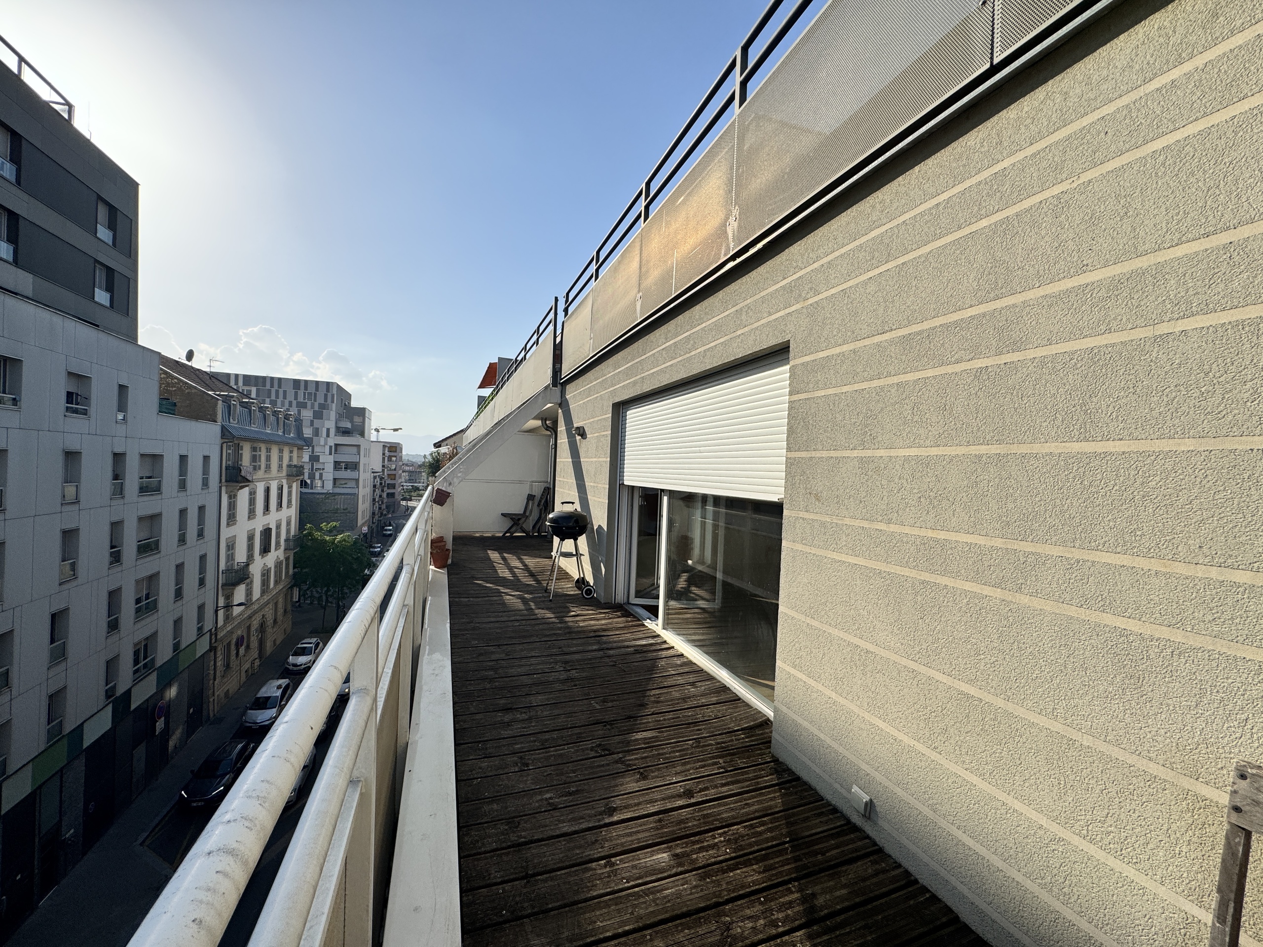 Balkon mit Stadtblick