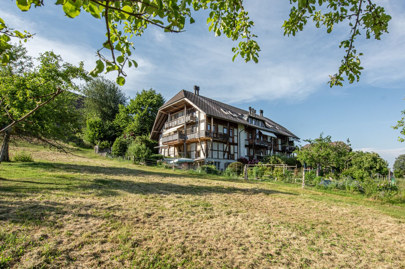 Ländliches Wohnhaus mit großem Garten