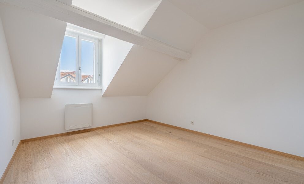 Dachzimmer mit Dachfenster