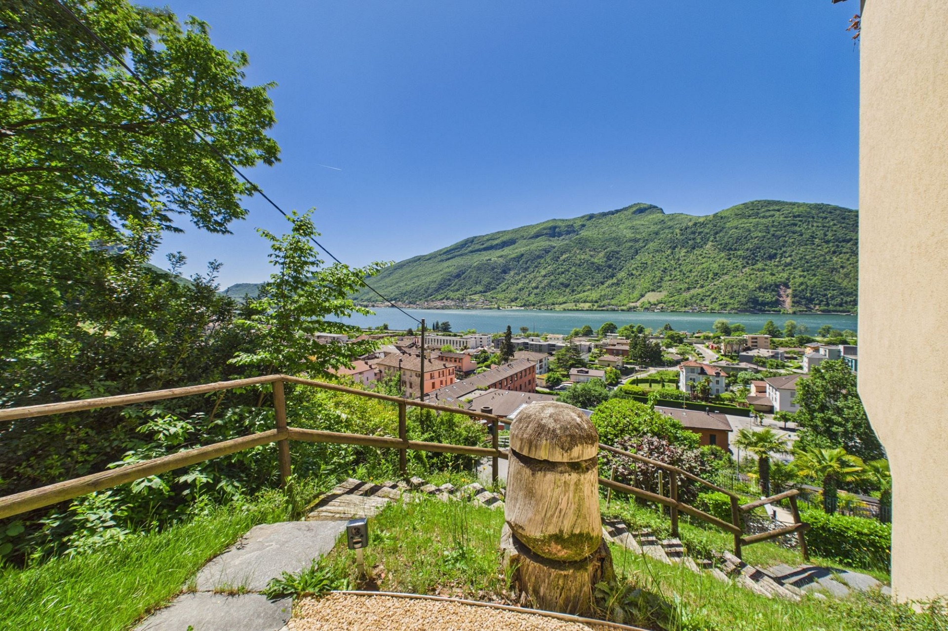 Seeblick von einem Hangweg