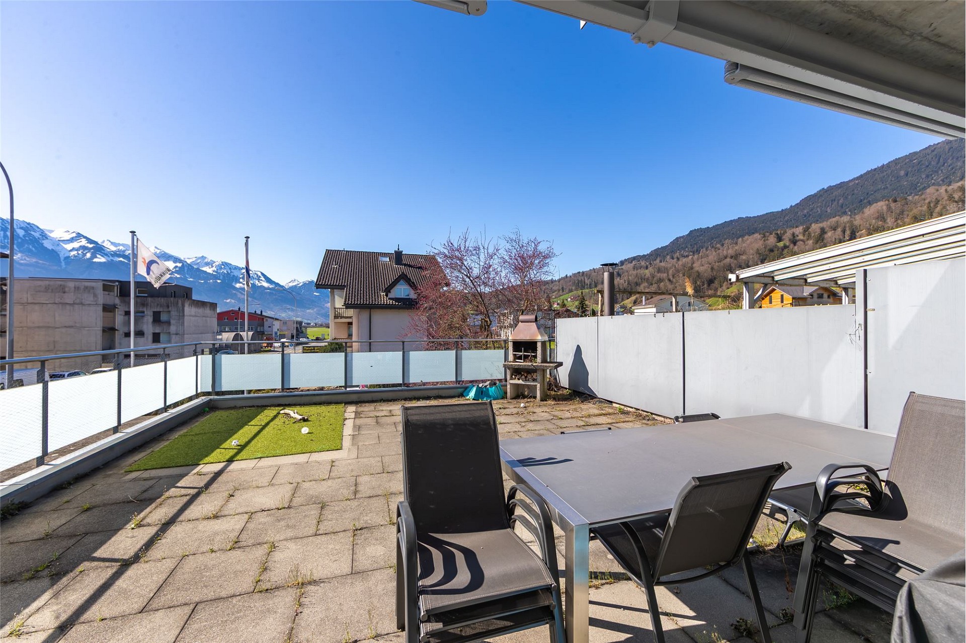 Terrasse mit Bergblick
