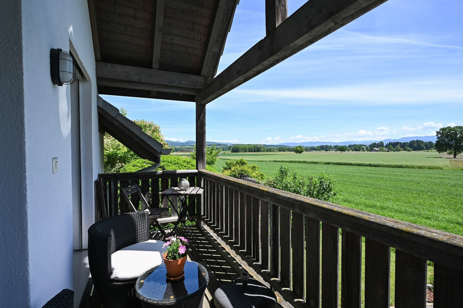 Balkon mit Panoramablick ins Grüne