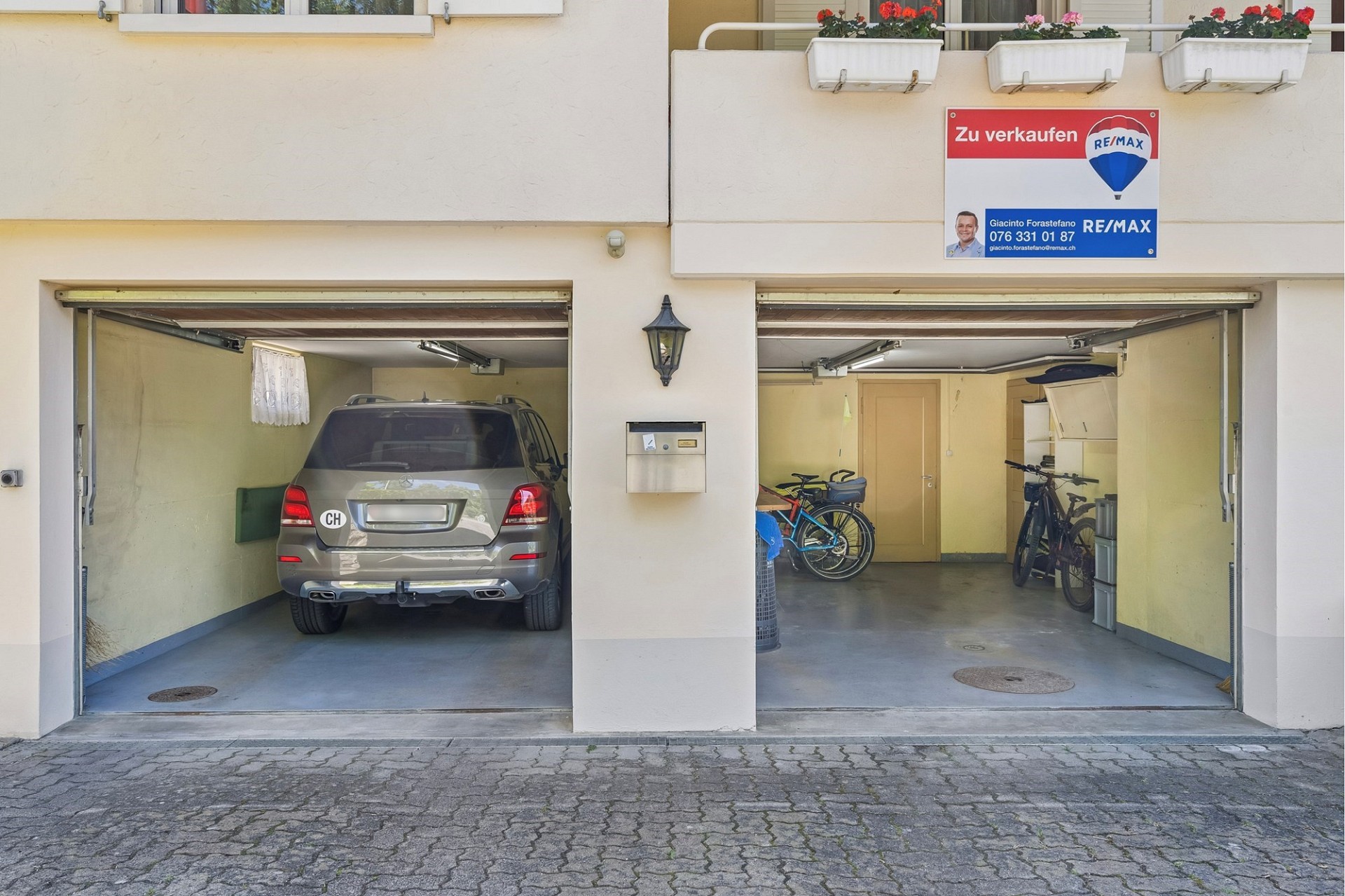 Doppelgarage mit Stellplatz und Abstellbereich