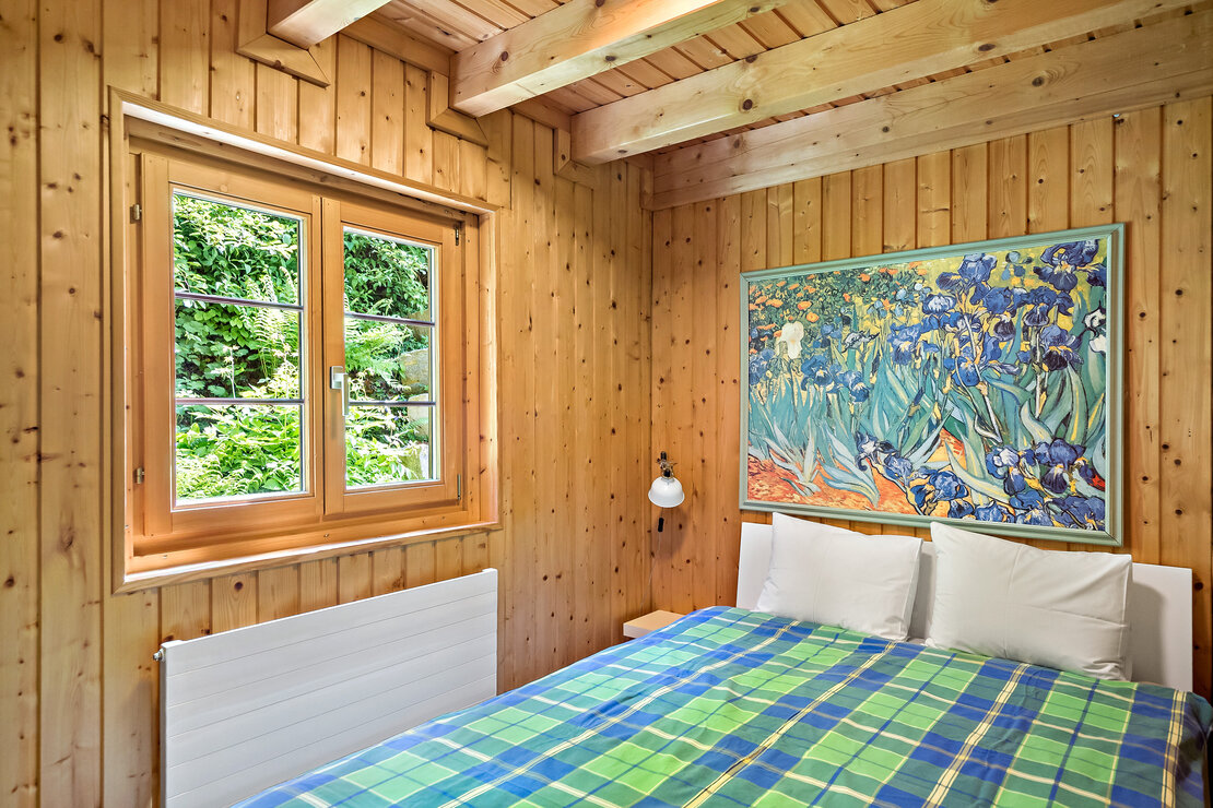 Gemütliches Holz-Schlafzimmer