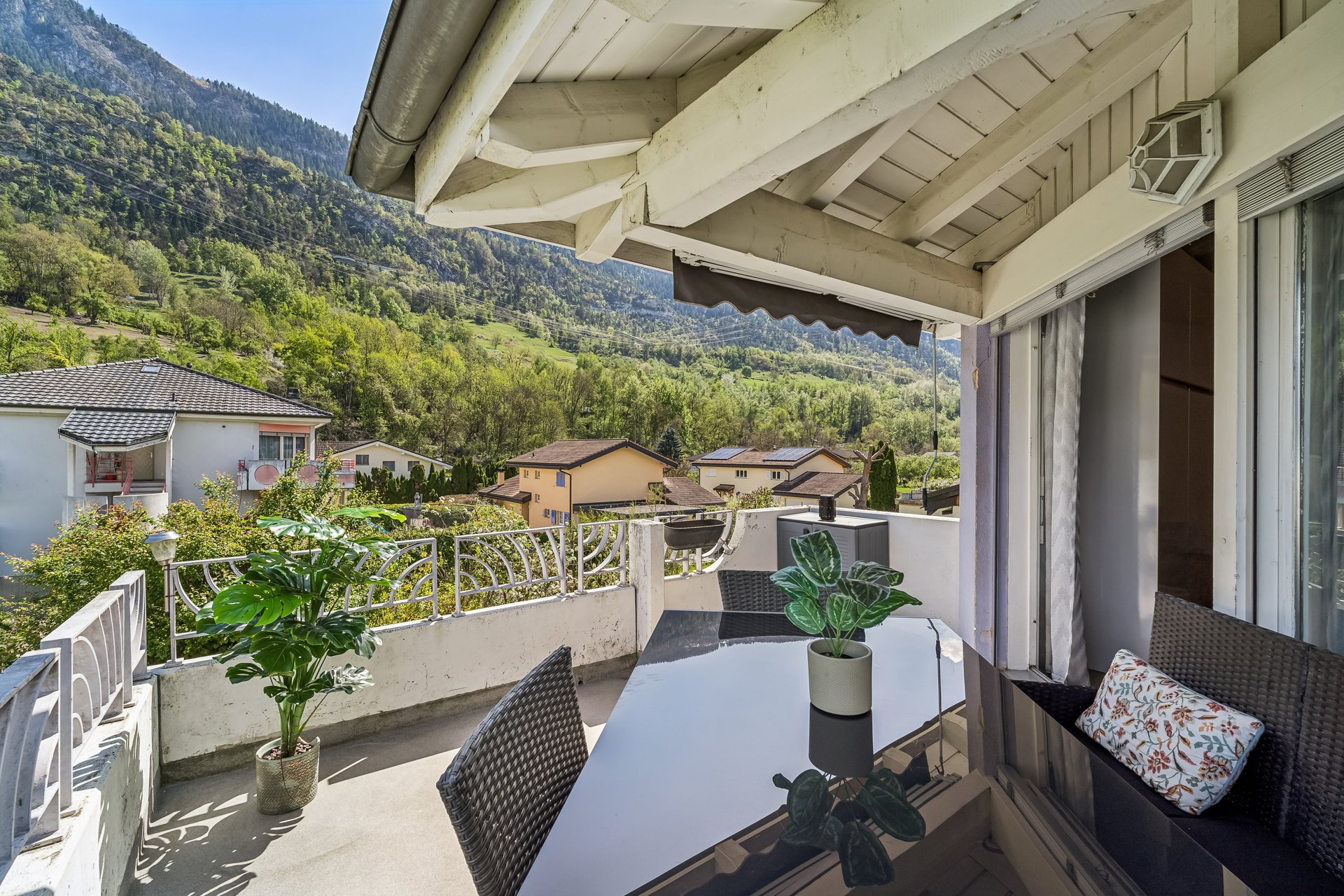 Balkon mit Bergblick