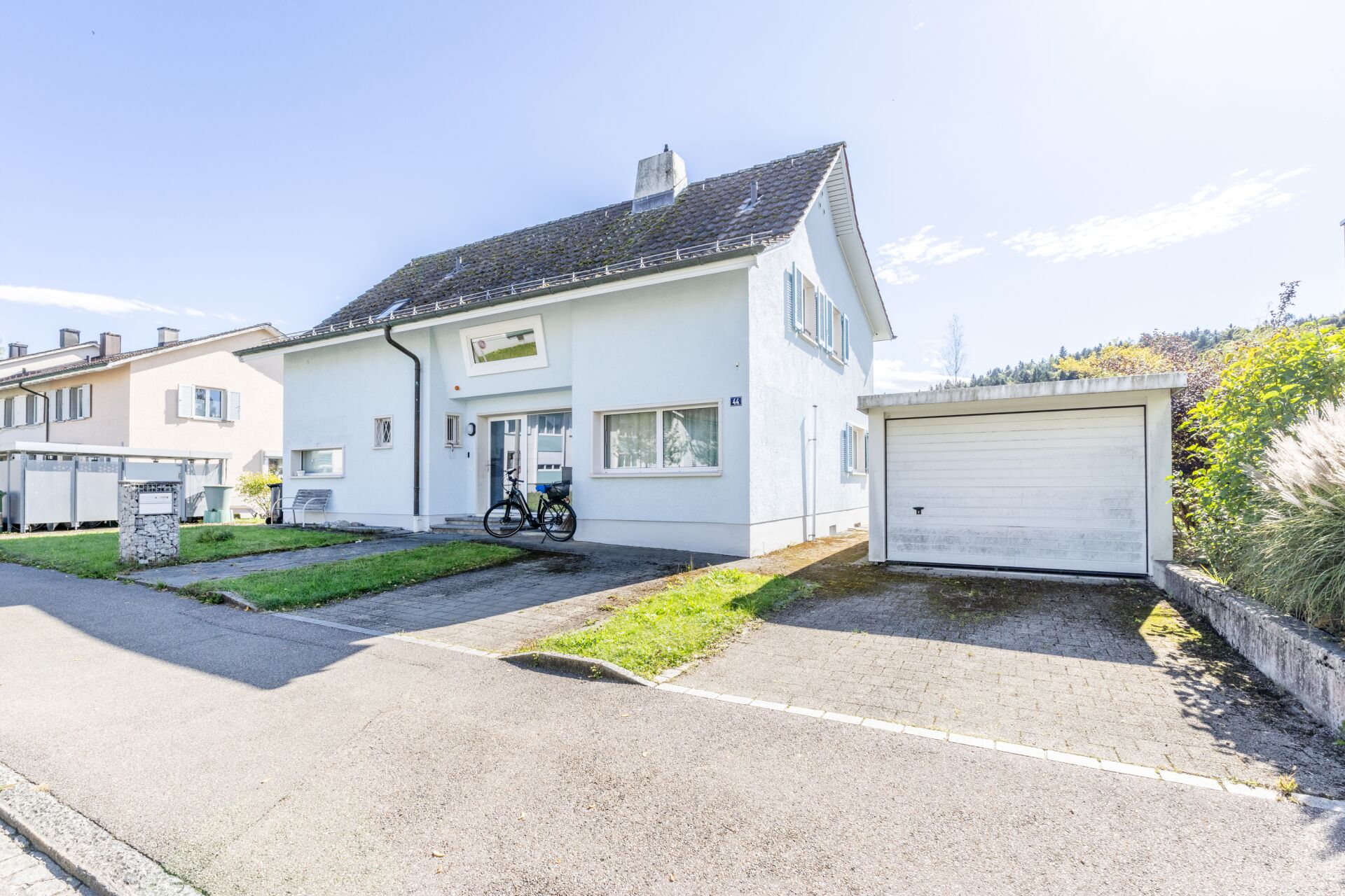 Freistehendes Einfamilienhaus mit Garage