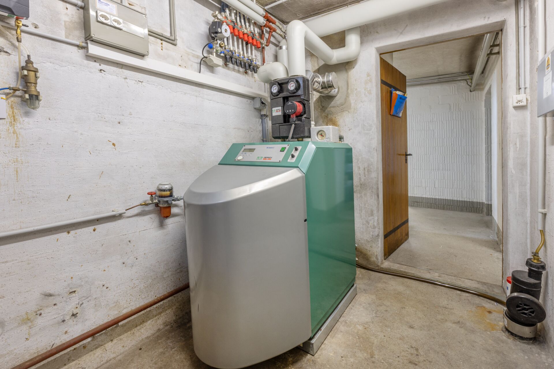Heizungsraum mit Technikinstallation