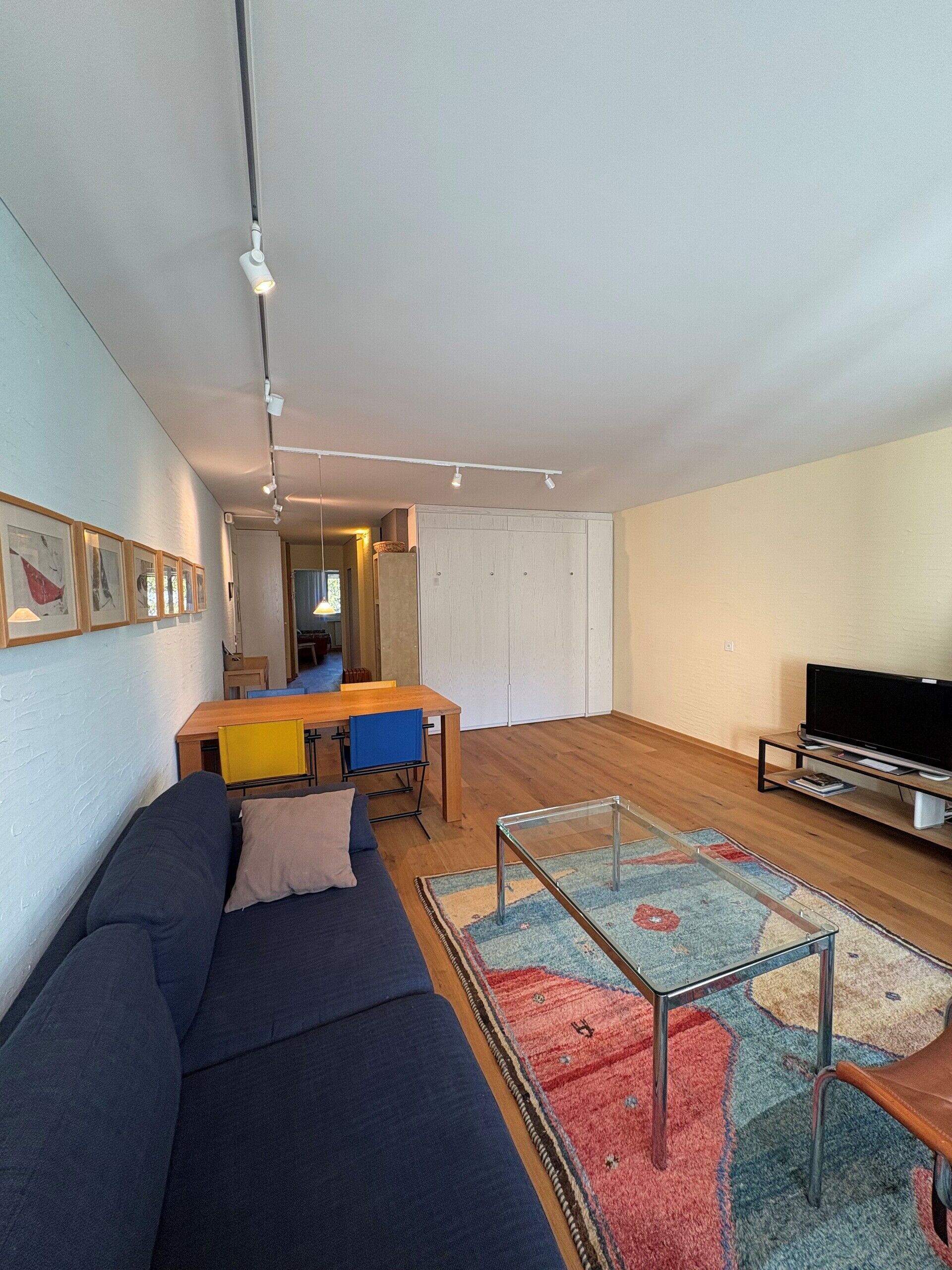 Großzügiges Wohnzimmer mit Essbereich