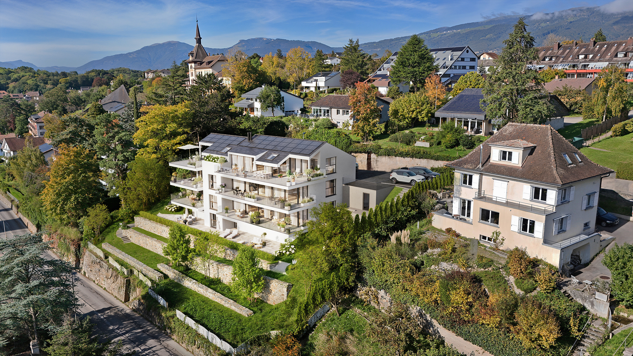 Luftaufnahme eines gehobenen Wohnviertels mit Bergpanorama