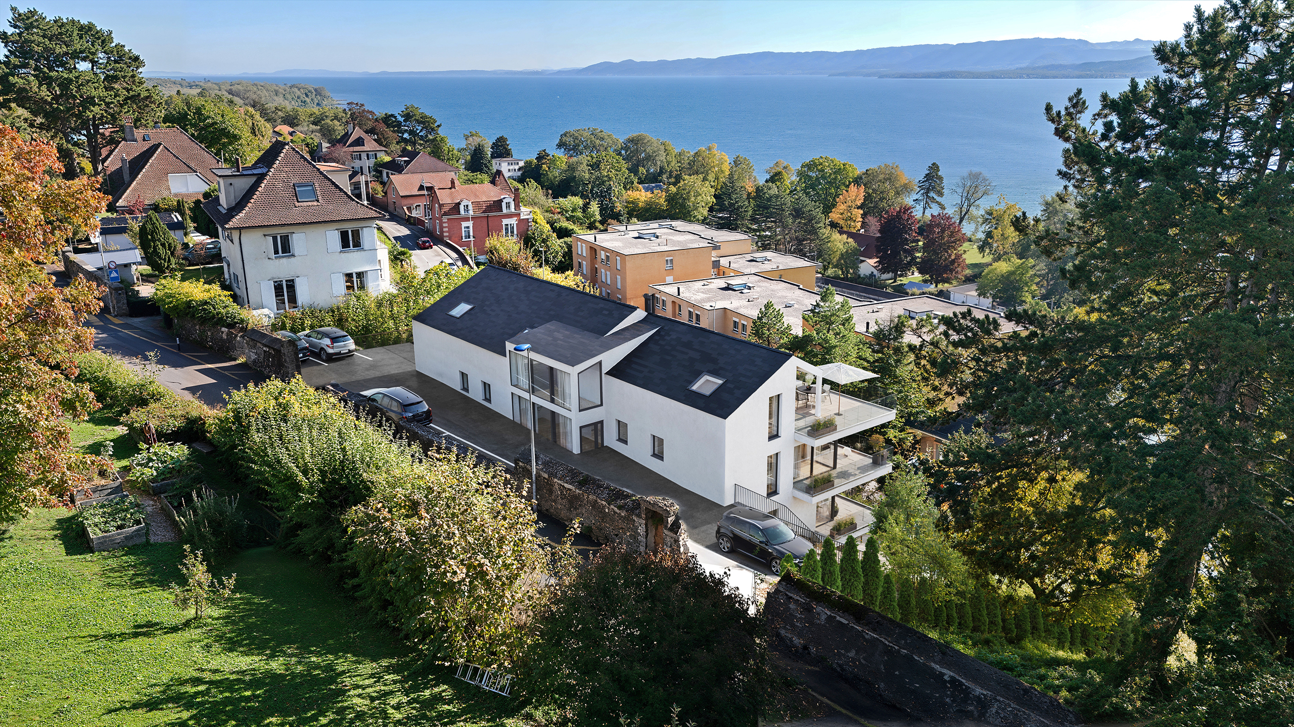 Seeblick auf moderne Villa am Hang