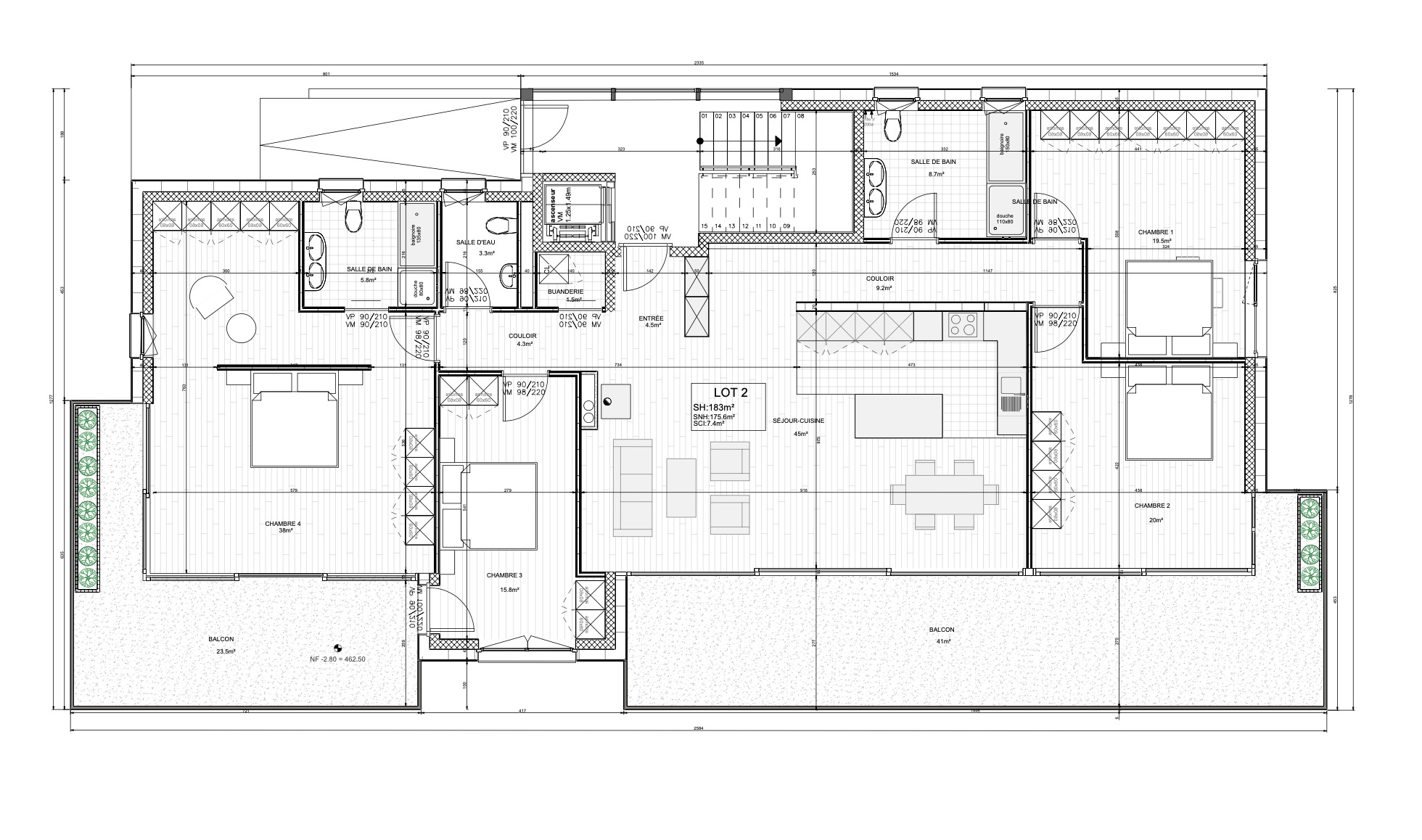 Grundriss einer großzügigen Wohnung mit Balkon und mehreren Zimmern