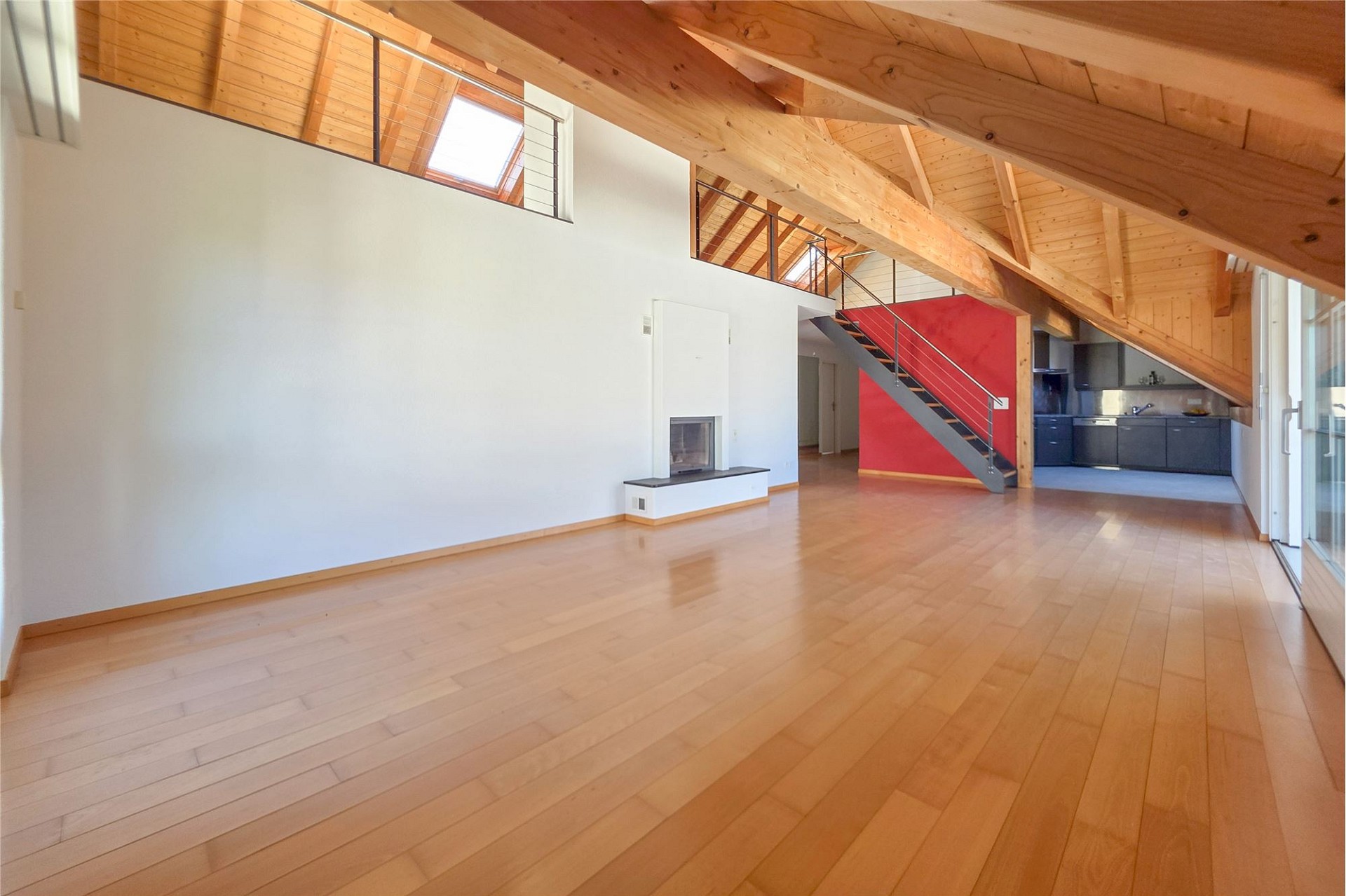 Offener Dachgeschoss-Wohnraum mit Galerie
