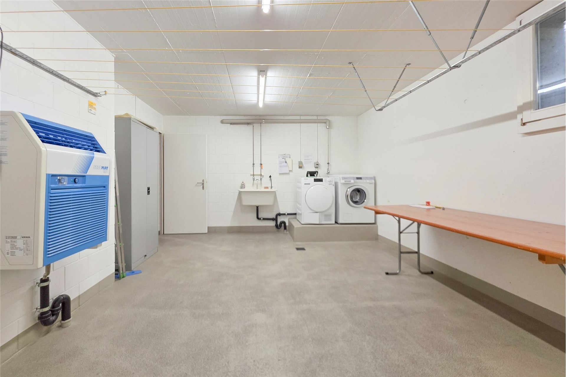 Hauswirtschaftsraum mit Technikbereich