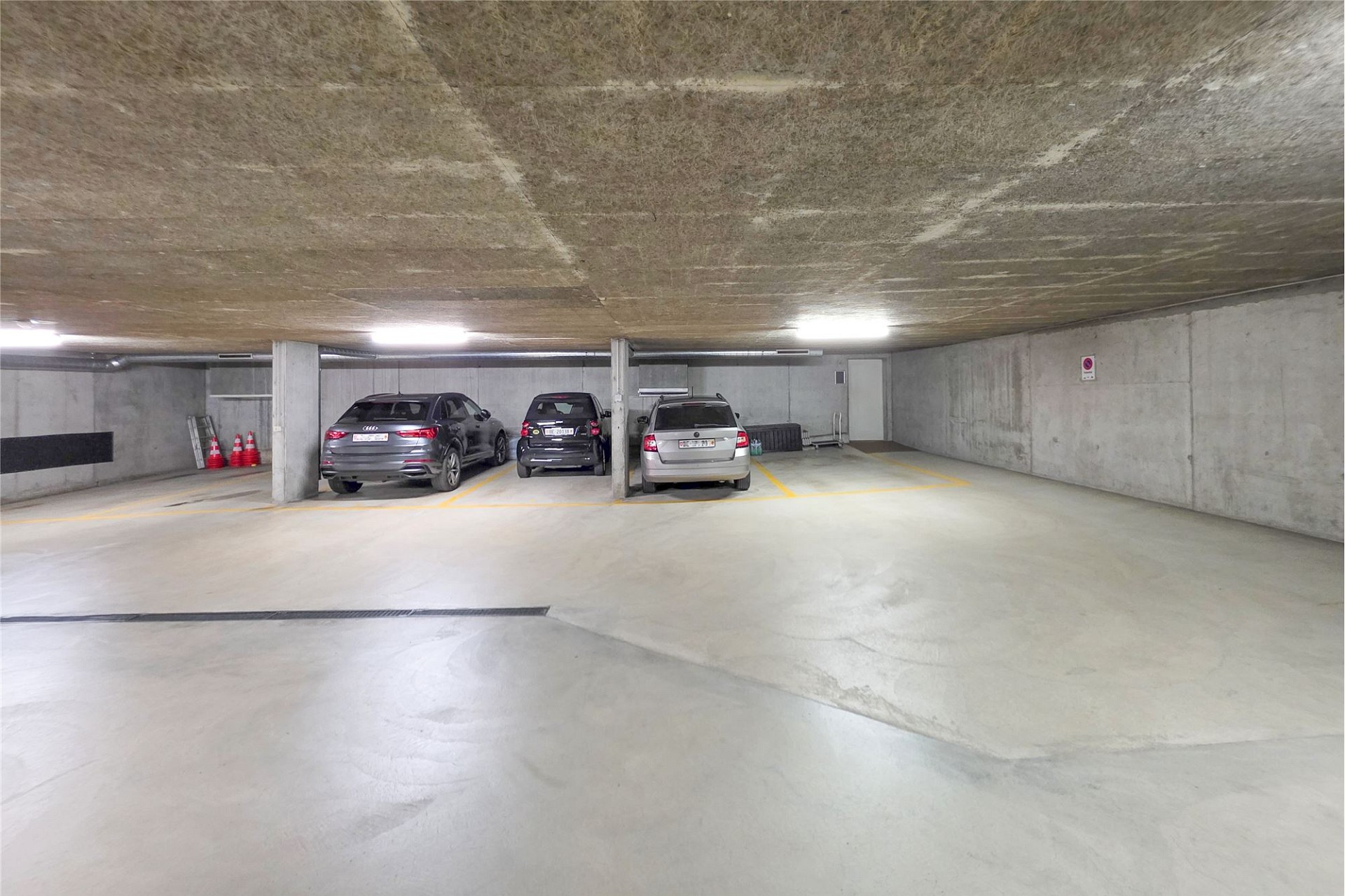 Tiefgarage mit Stellplätzen
