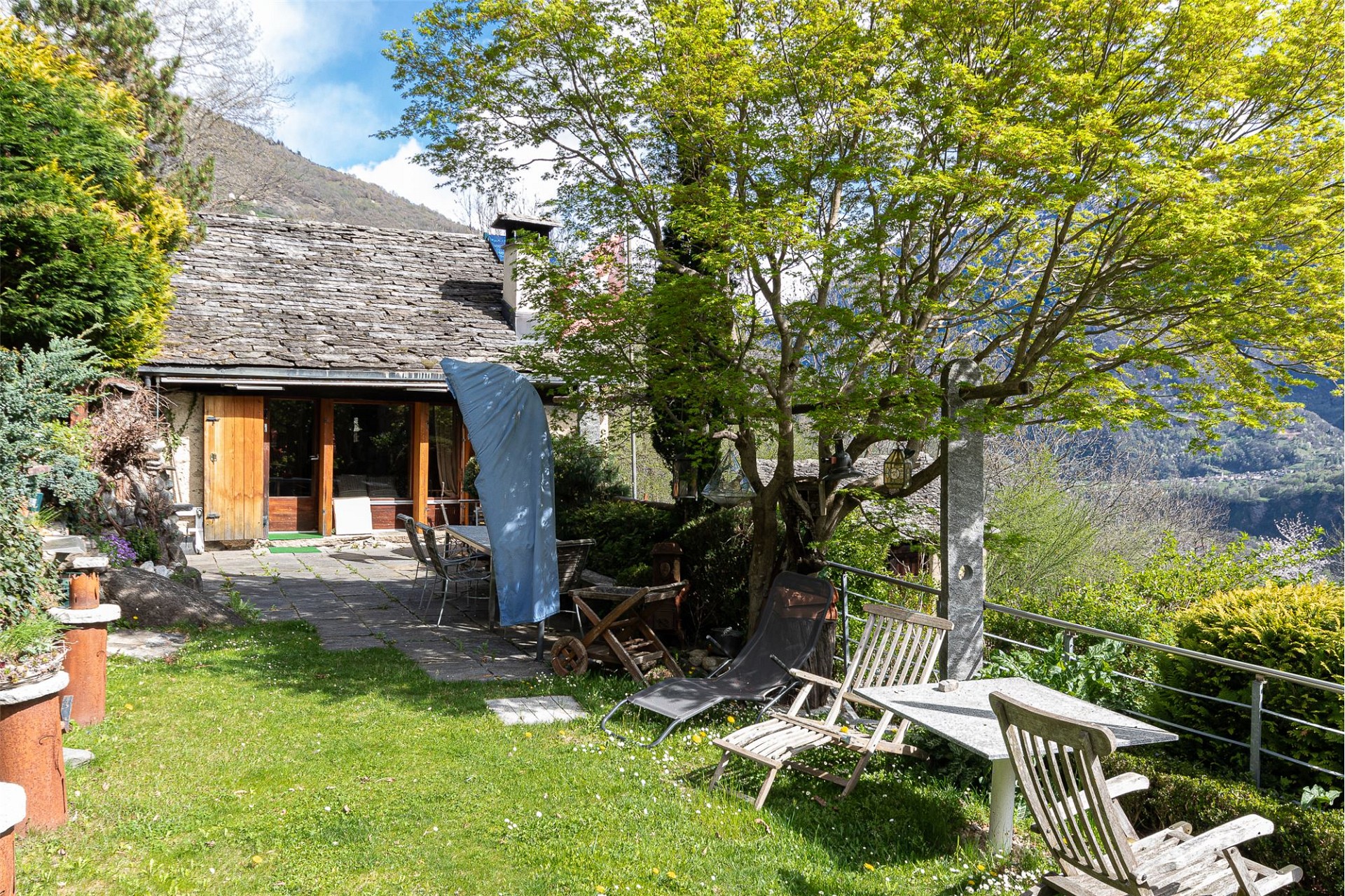 Alpenhaus mit Garten und Terrasse