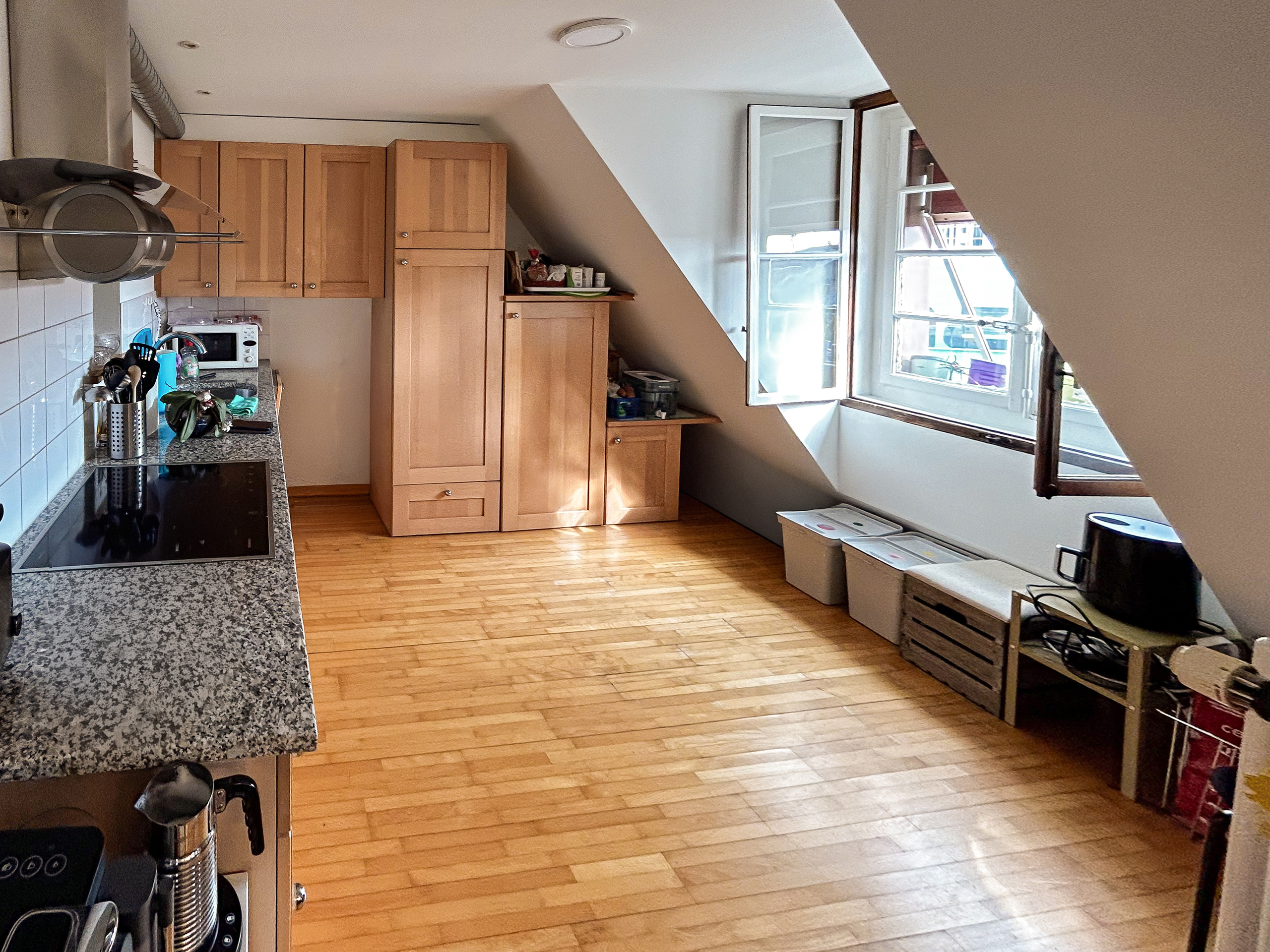 CHARMANTE 3.5-ZIMMER-DACHWOHNUNG AUF ZWEI ETAGEN MITTEN IN BERN – Bern