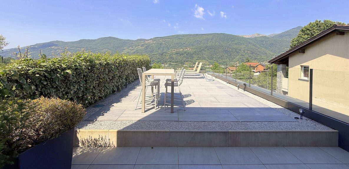 Dachterrasse mit Bergblick