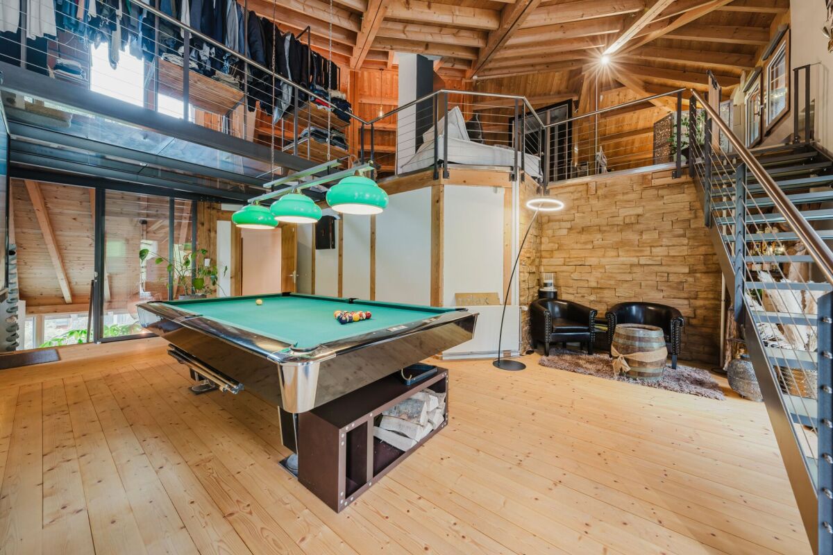 Loft mit Billardtisch