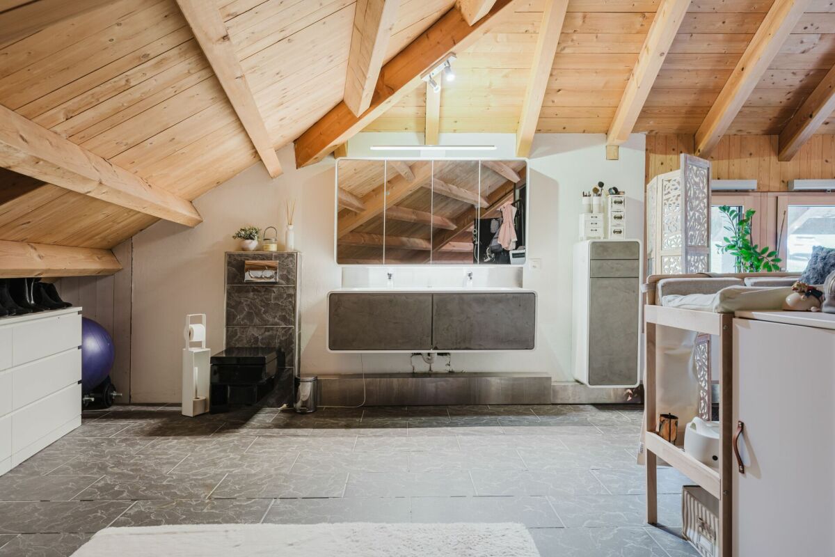 Dachgeschoss-Bad mit Sauna-/Wellnesscharakter